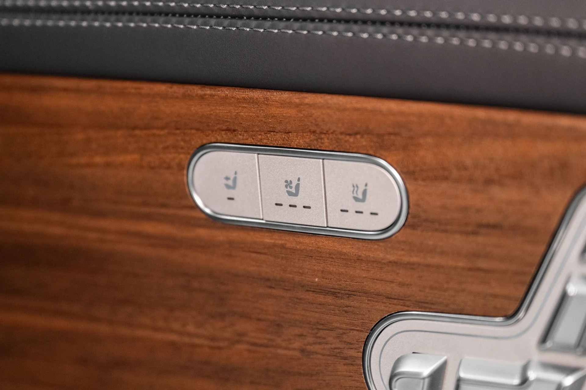 mph032_3154271957_Used_2023_Mercedes_Benz_GLS_Maybach_GLS_600_1762355740_f019d91c07