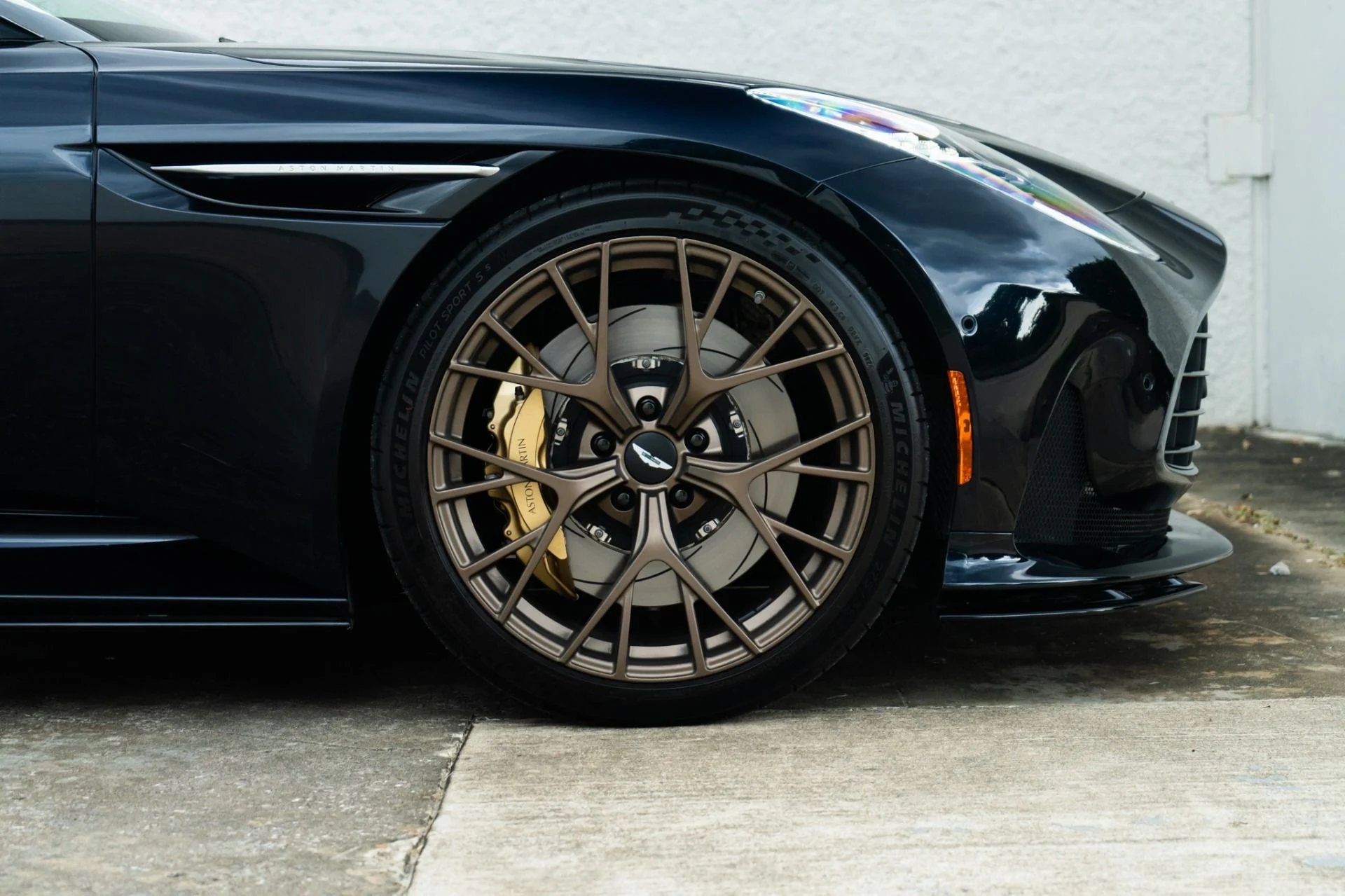 mph032_3155533914_Used_2024_Aston_Martin_DB_12_V8_1780518223_b911c3e1b0