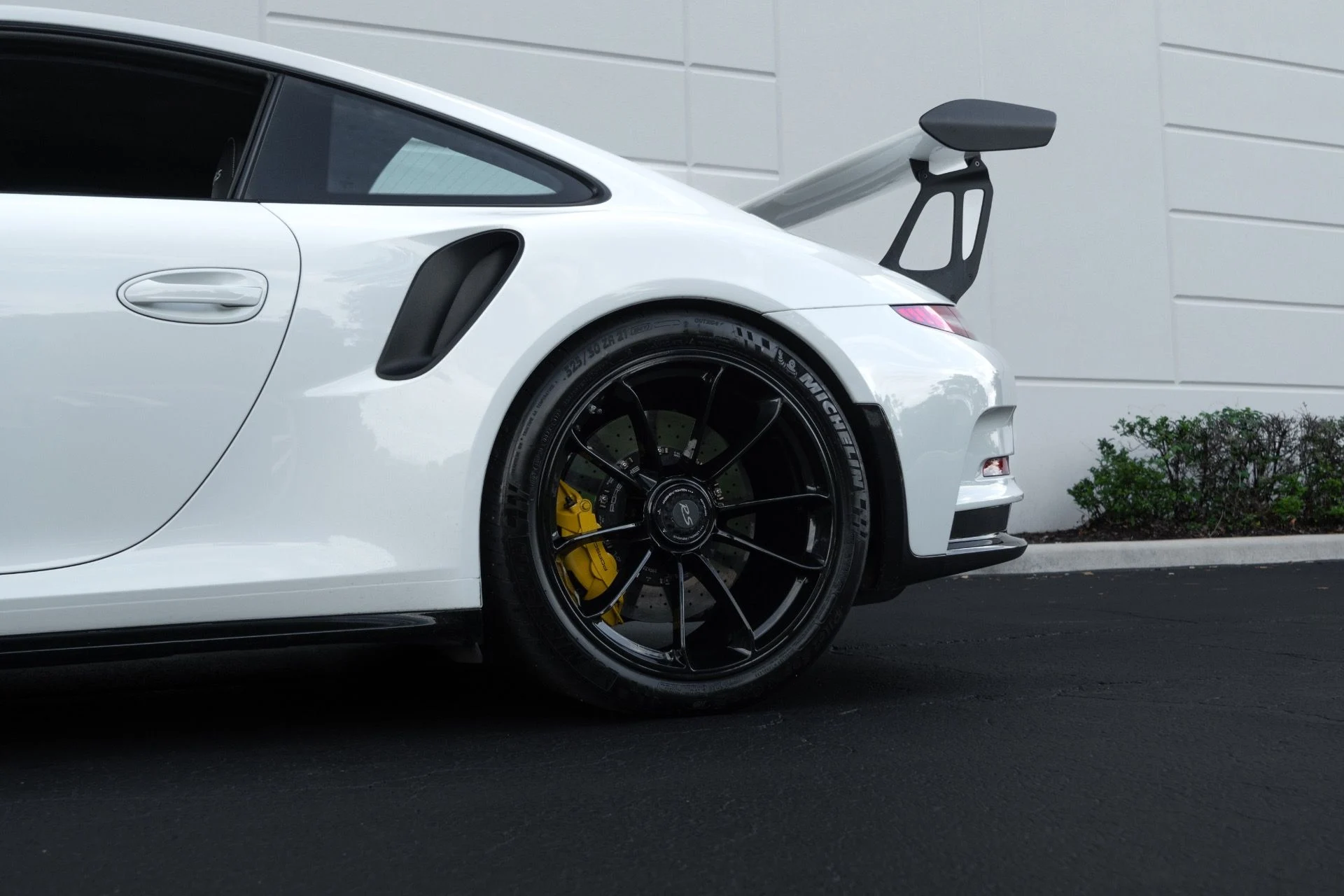 mph032_3162527485_Used_2016_Porsche_911_GT_3_RS_1761756649_96e9d41279