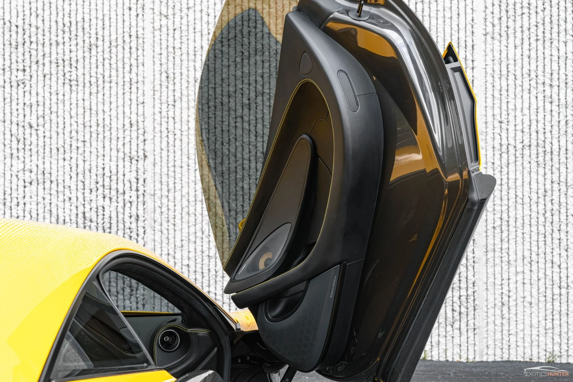 mph032_3169572152_Used_2016_Mc_Laren_570_S_w_EVERY_Carbon_Exterior_Pack_Lux_Pack_Front_Lift_1754945163_53eb8358a1