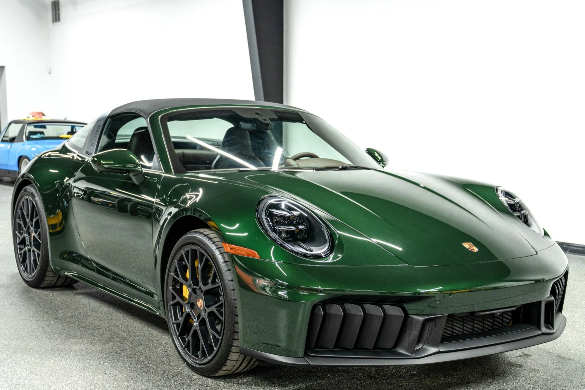 mph032_3184612038_Used_2026_Porsche_911_Targa_4_GTS_T_Hybrid_Club_Leather_Interior_Carbon_Ceramic_Brakes_1768506443_8404687984