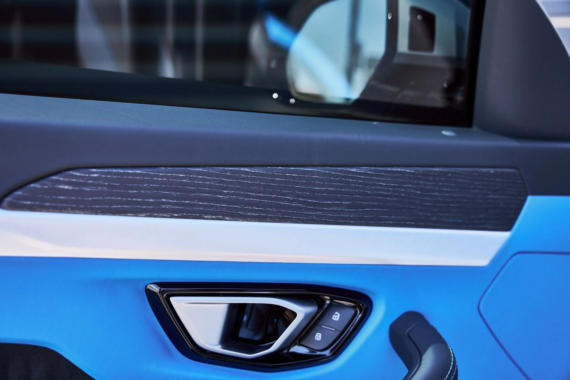 mph032_3194308313_Used_2024_Lamborghini_Urus_S_1775866737_3525ff5104