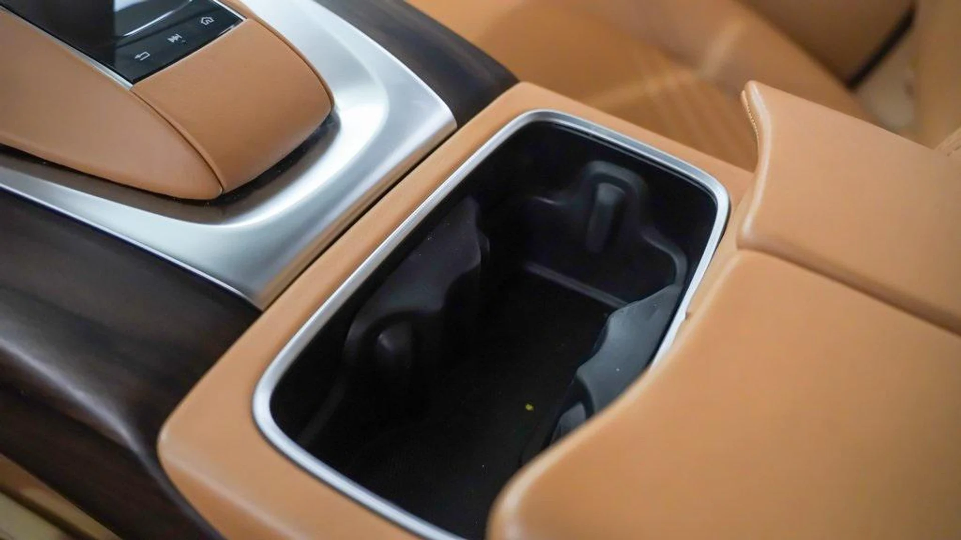 mph032_322849400_elz_WO_3_Id5_Yb_E_Csv_a_SN_Mw_Oac68_92eb1e91e8