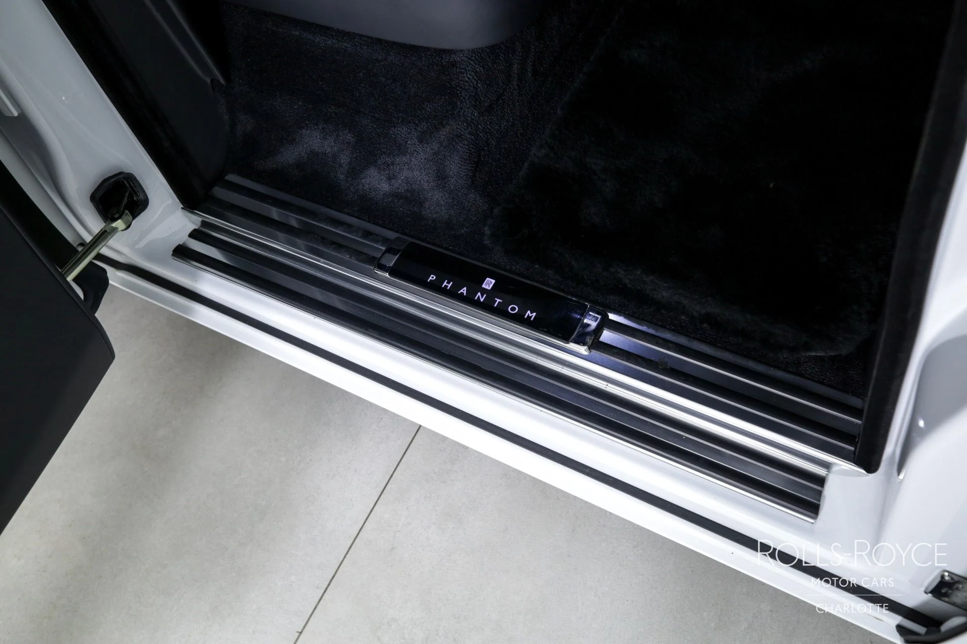 mph032_3229440114_Used_2023_Rolls_Royce_Phantom_1726254604_4999dd4d39