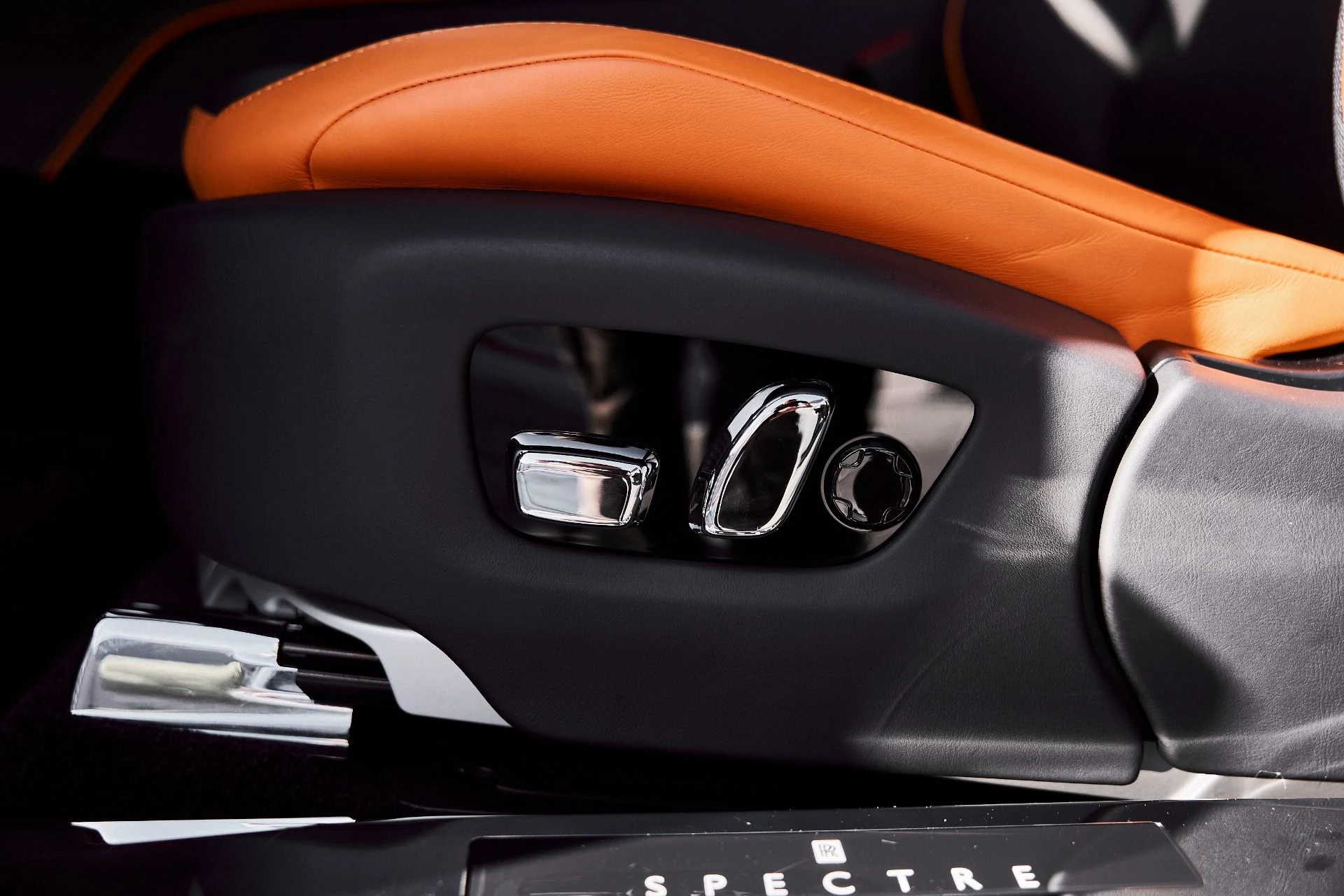 mph032_3232118492_Used_2025_Rolls_Royce_Spectre_Base_1775246523_0de7546534