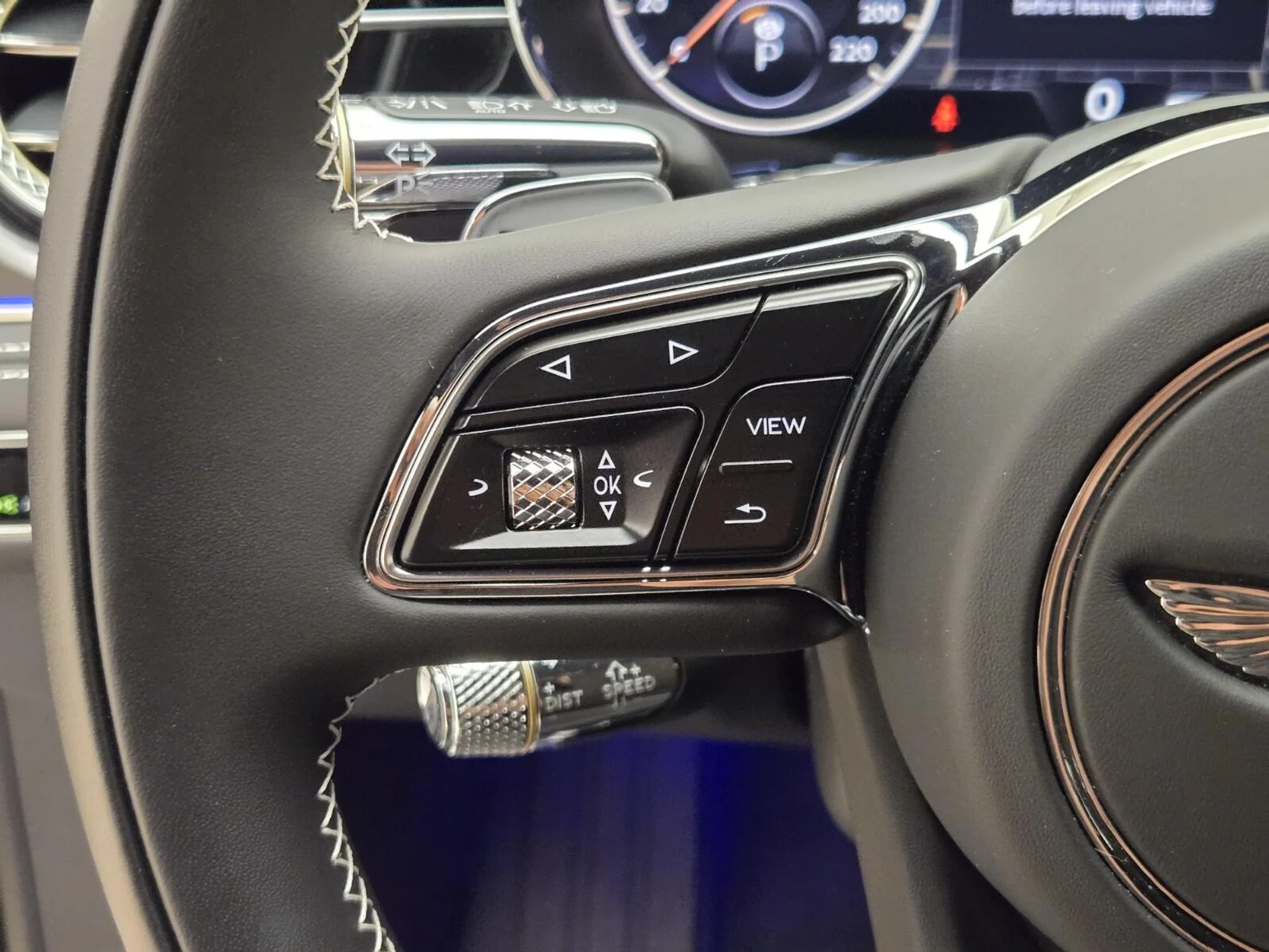mph032_32416704_Used_2023_Bentley_Flying_Spur_V8_1761376132_c7144db978