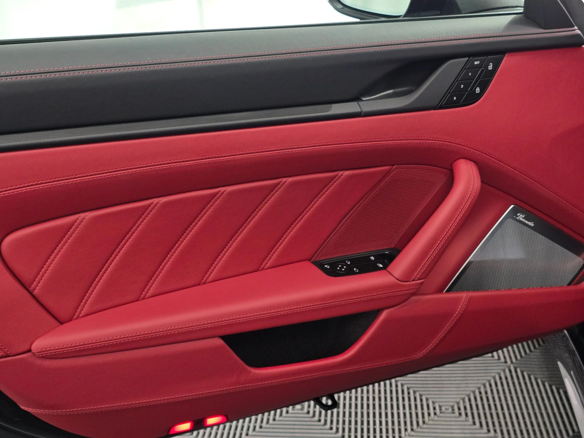 mph032_3253997590_a4b2558fe76b6d9af4b9c49a0ab6e433x_f1c0a4279e