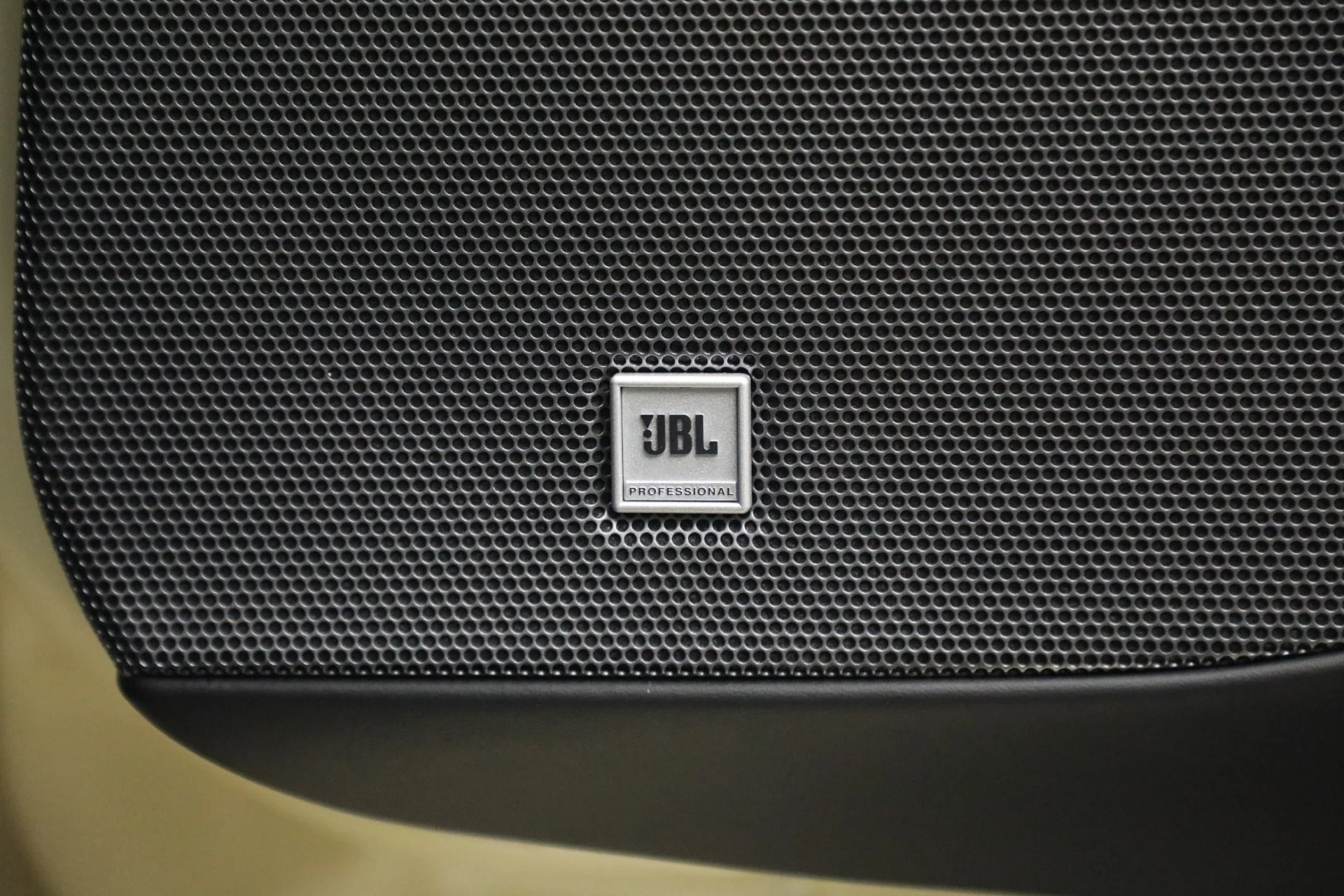 mph032_3259258385_Used_2023_Ferrari_Portofino_M_1767989995_56c53b3510