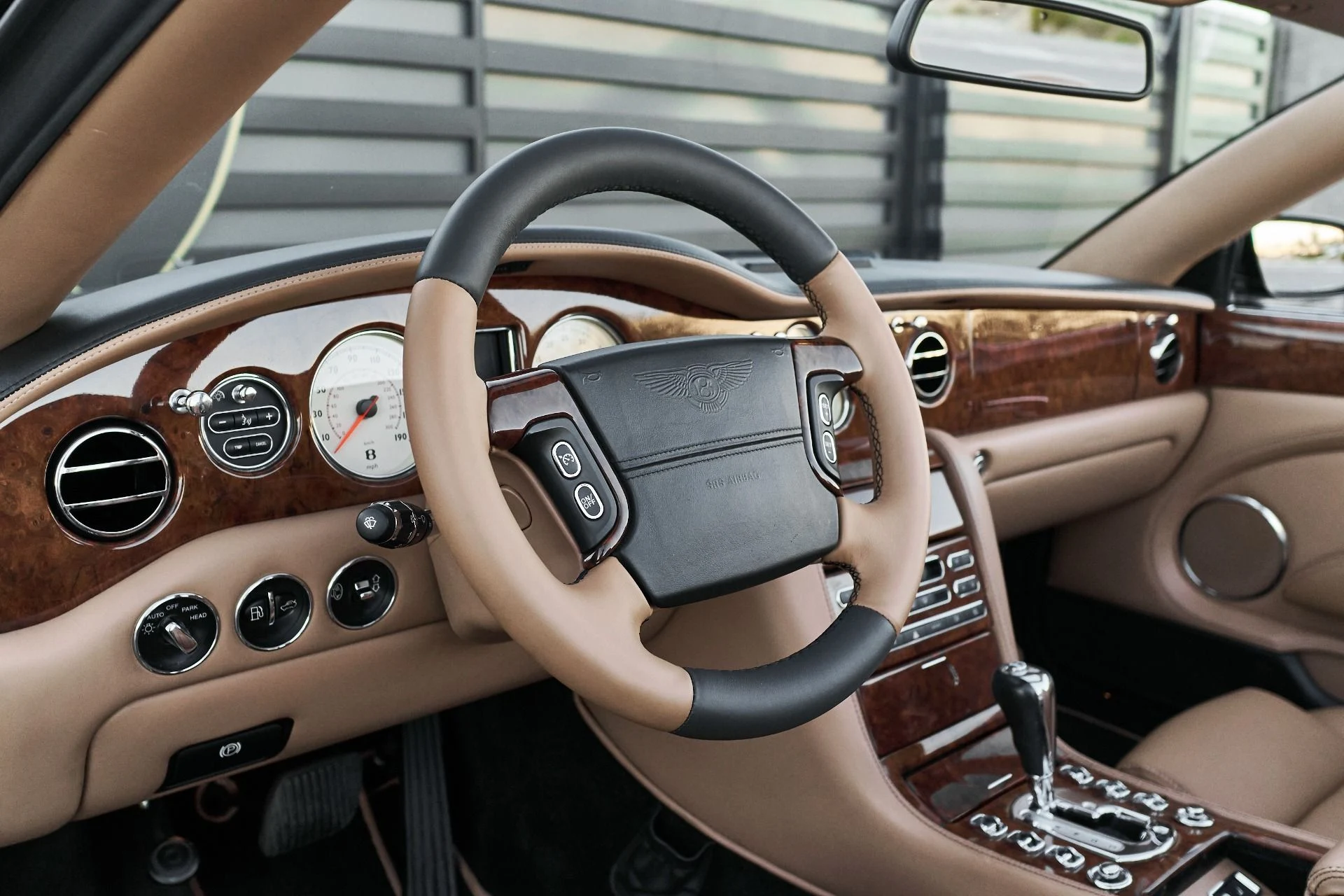 mph032_3259652580_Used_2009_Bentley_Azure_Base_1765906168_6eb31b87ab