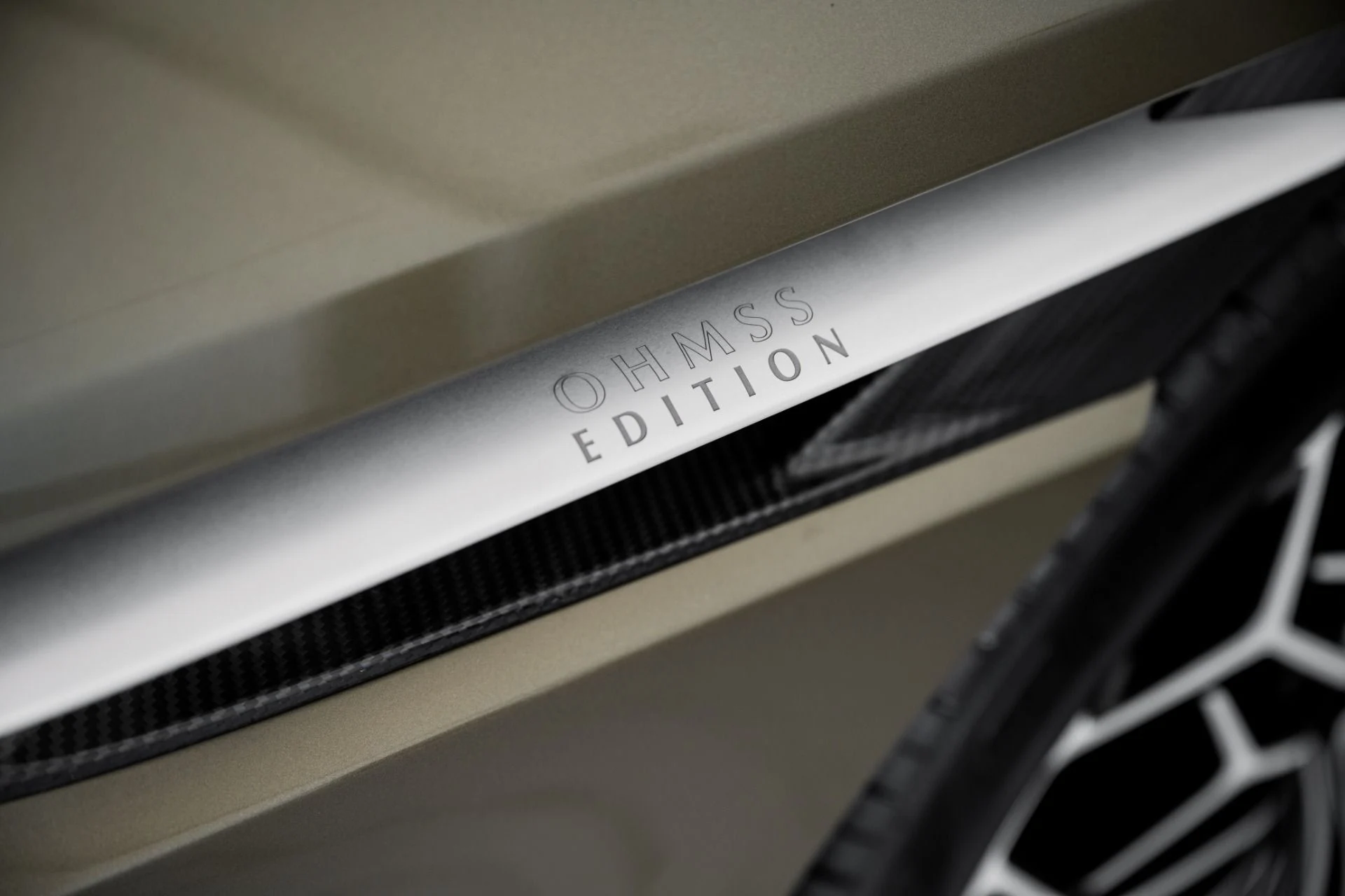 mph032_3261676585_Used_2020_Aston_Martin_DBS_Superleggera_007_OHMSS_Edition_1679175725_800437132d
