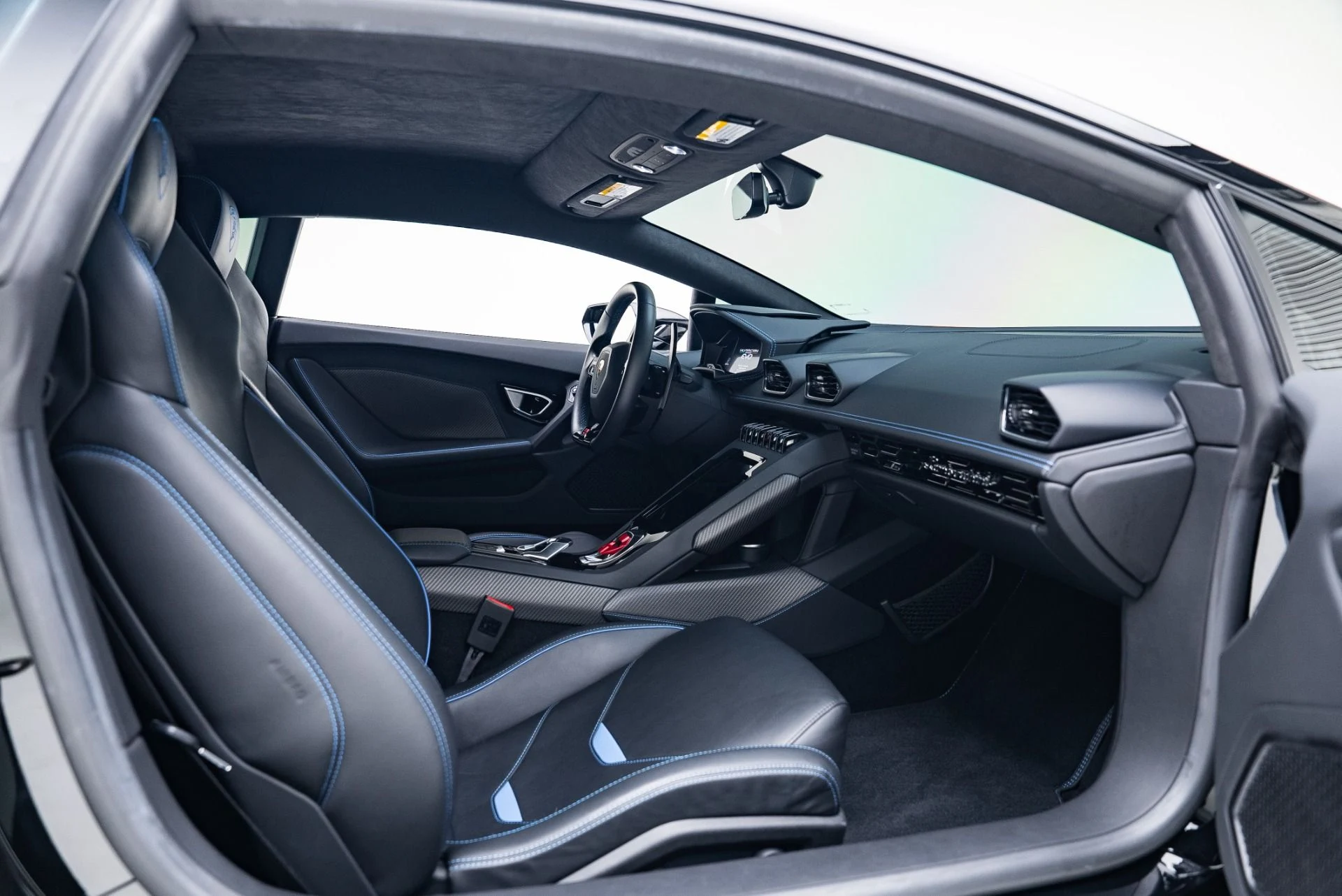 mph032_3266101518_Used_2021_Lamborghini_Huracan_EVO_1765497040_ad2595049d