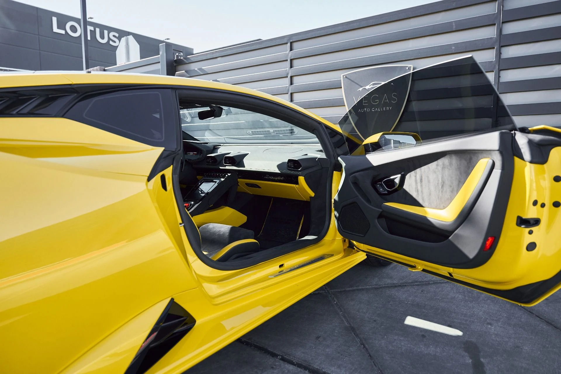 mph032_3269010954_Used_2023_Lamborghini_Huracan_Tecnica_1768616149_cd275bd609