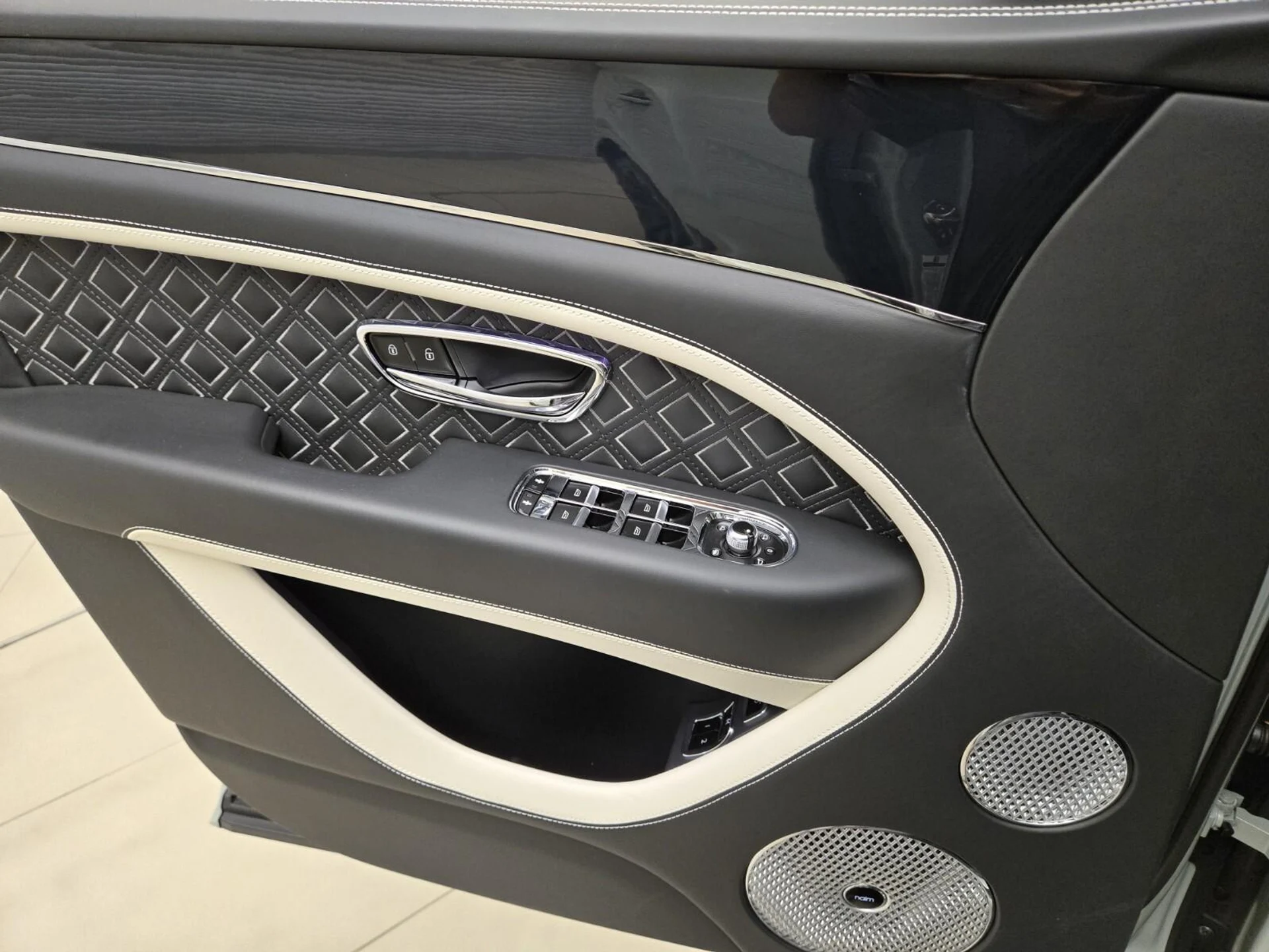 mph032_327430492_Used_2023_Bentley_Bentayga_Speed_1752991650_5184f226df