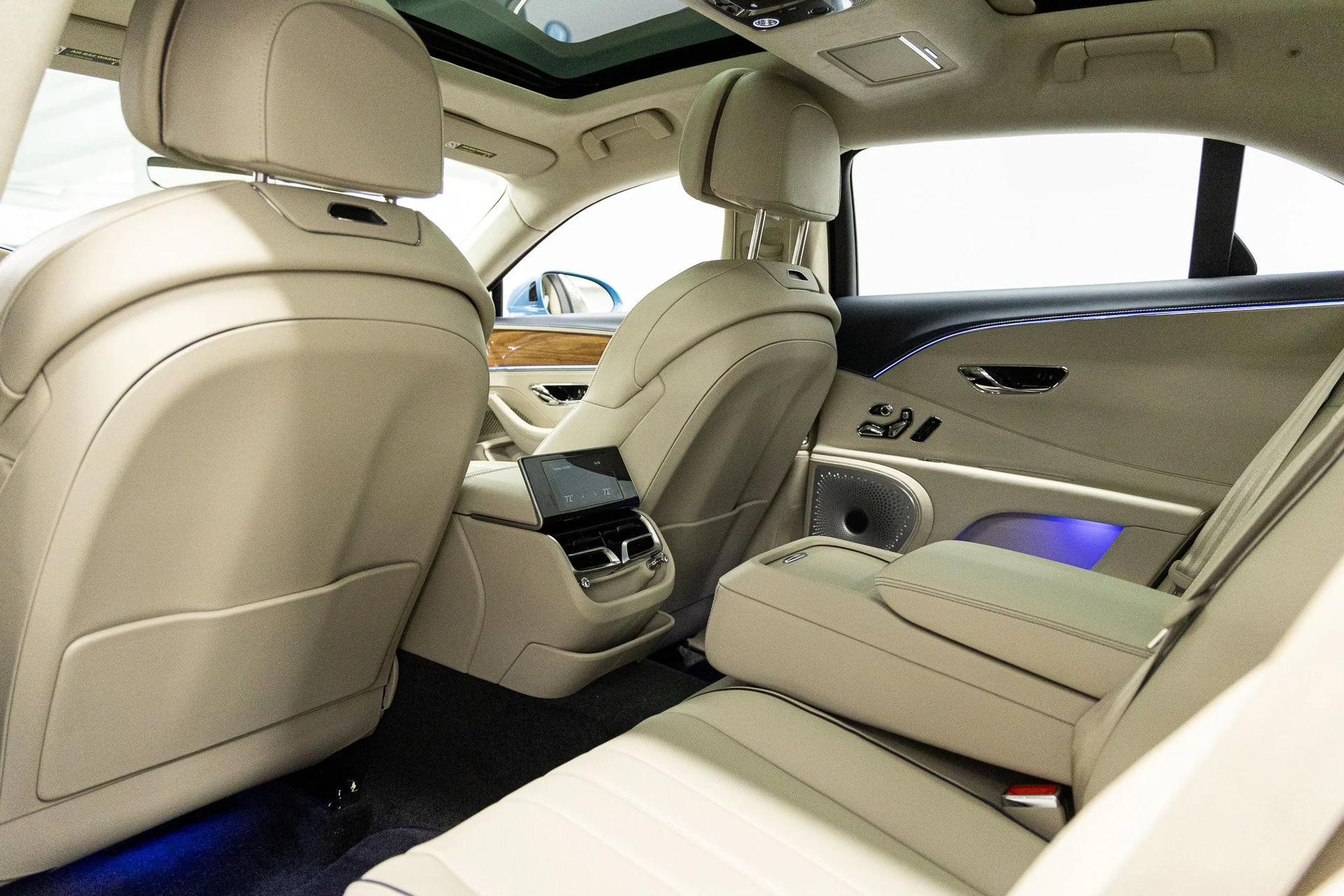 mph032_3277775320_5aaa8daf8898612a26e46288153b42dcx_9acfb3c0ae