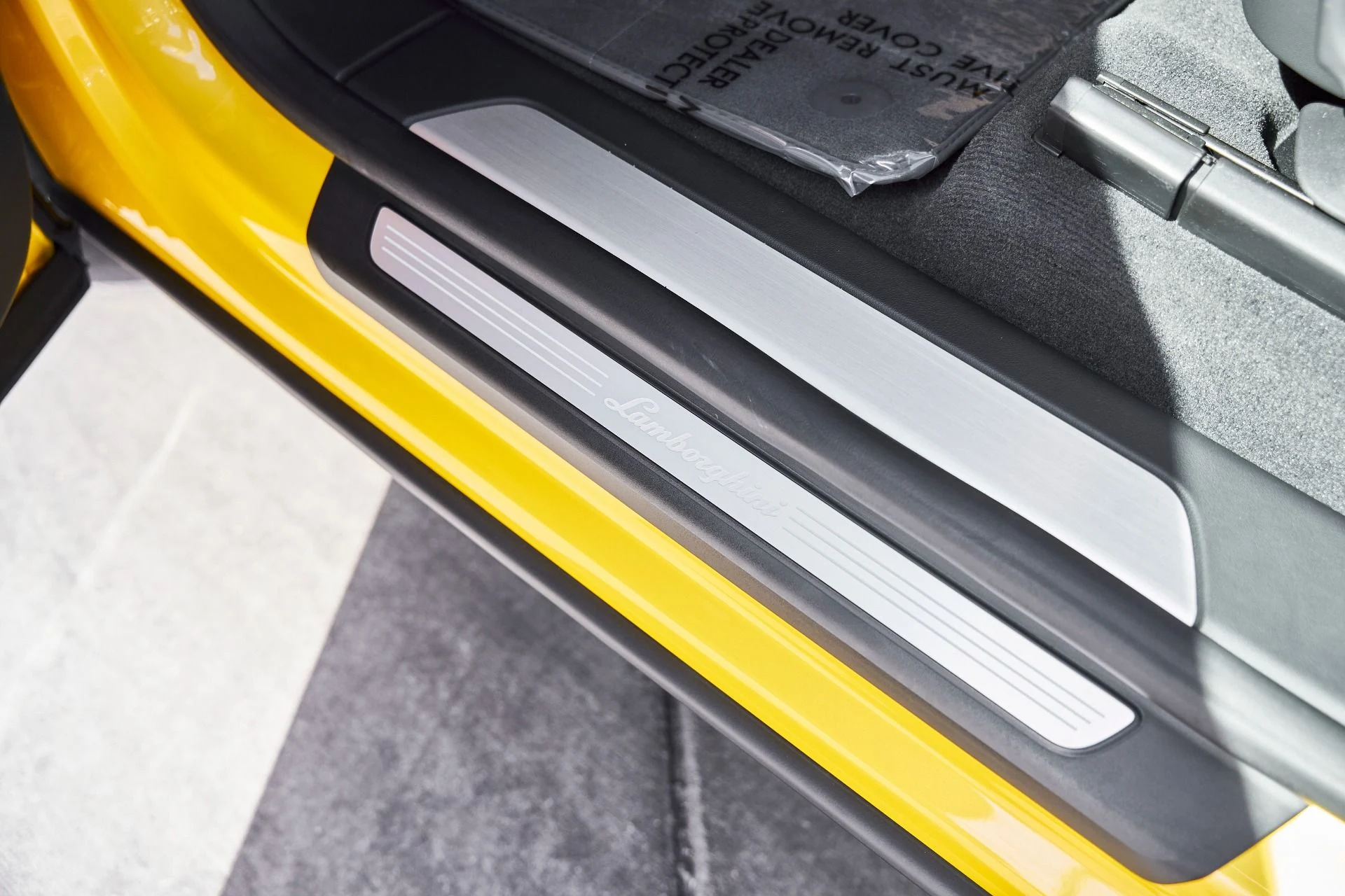 mph032_3285111913_Used_2021_Lamborghini_Urus_Pearl_Capsule_1772843488_8cee7e2d49