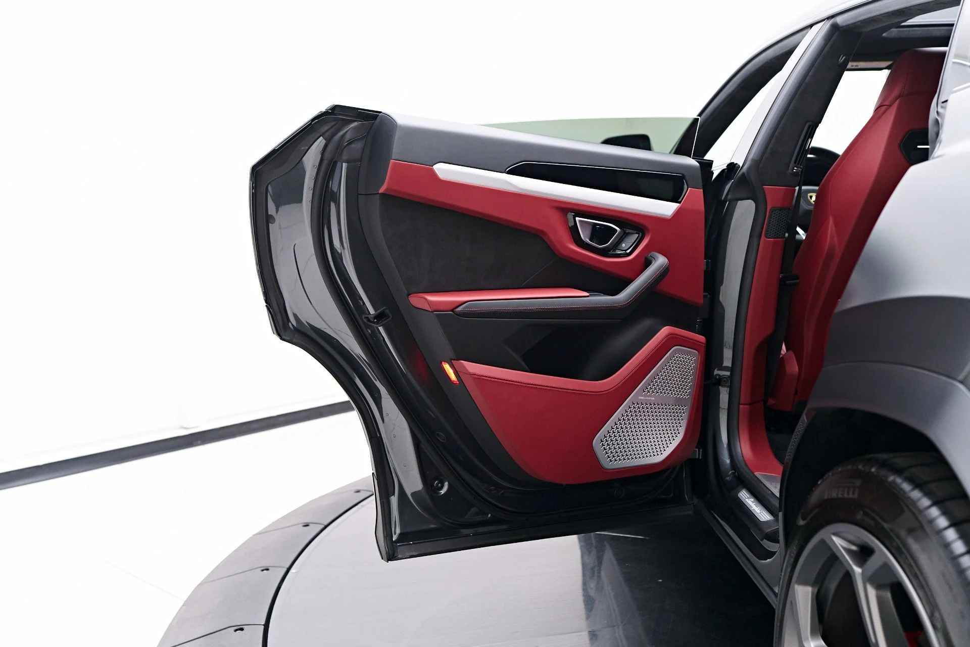 mph032_3286955404_Used_2020_Lamborghini_Urus_Base_1758905564_81213a770d