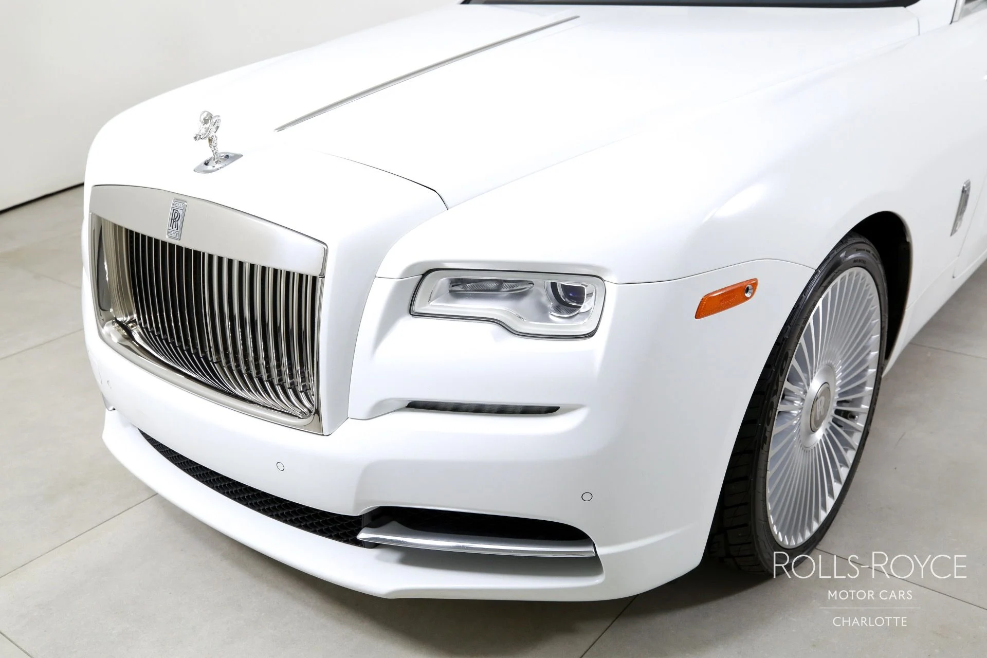 mph032_3293589611_Used_2018_Rolls_Royce_Dawn_1750953532_0f236b94f6