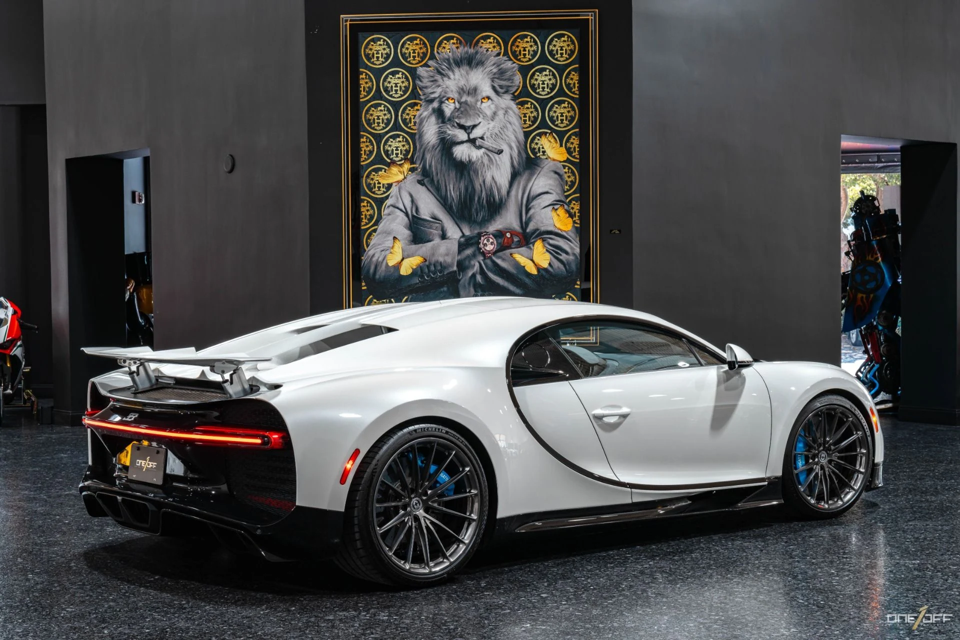 mph032_3293735650_Used_2019_Bugatti_Chiron_FULL_PPF_HRE_Wheels_Caracteres_Included_Comfort_Seats_Black_Carbon_1709734529_8f5aebd392