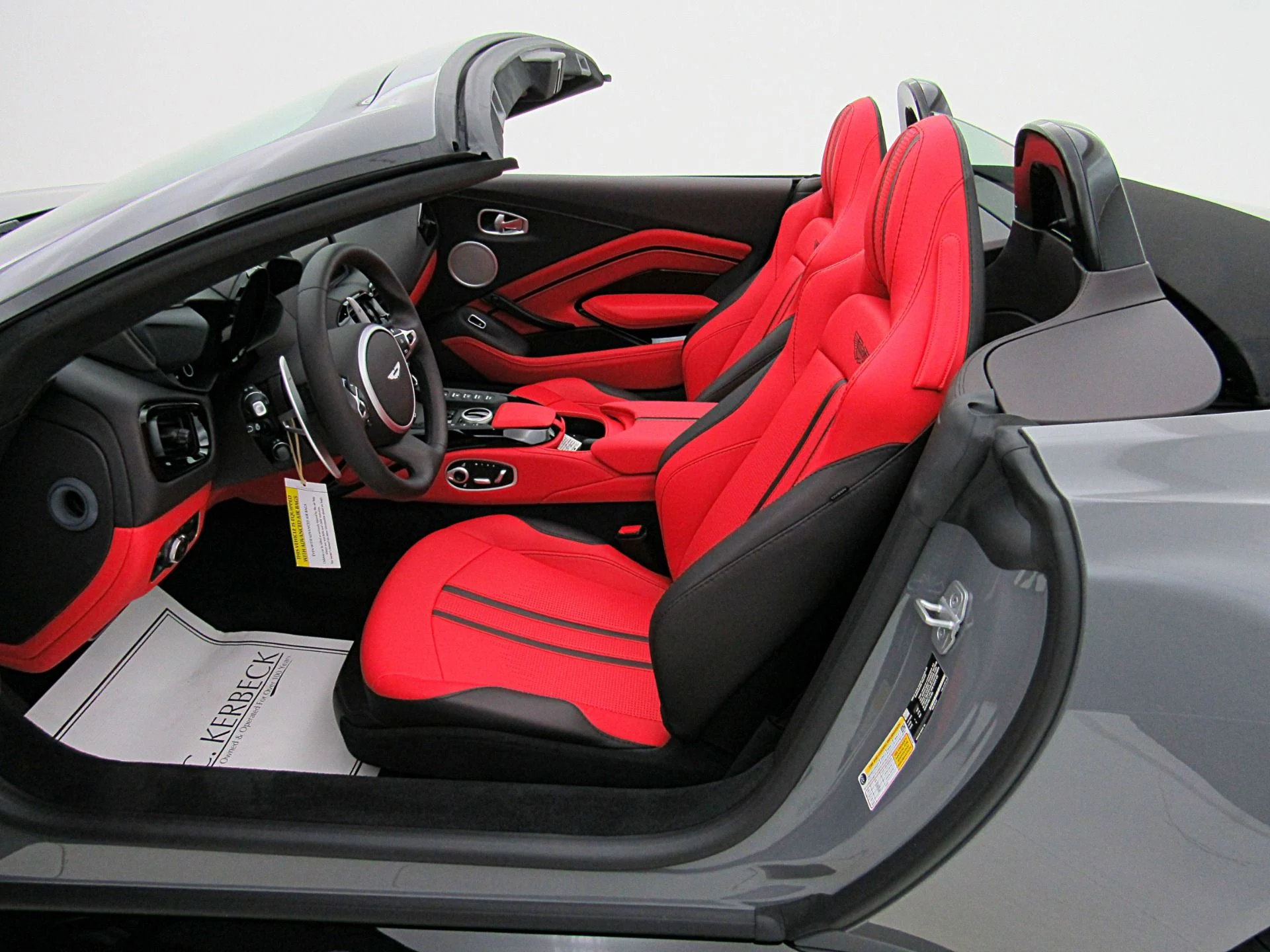 mph032_3294800530_Used_2023_Aston_Martin_Vantage_Roadster_f14ac49b66