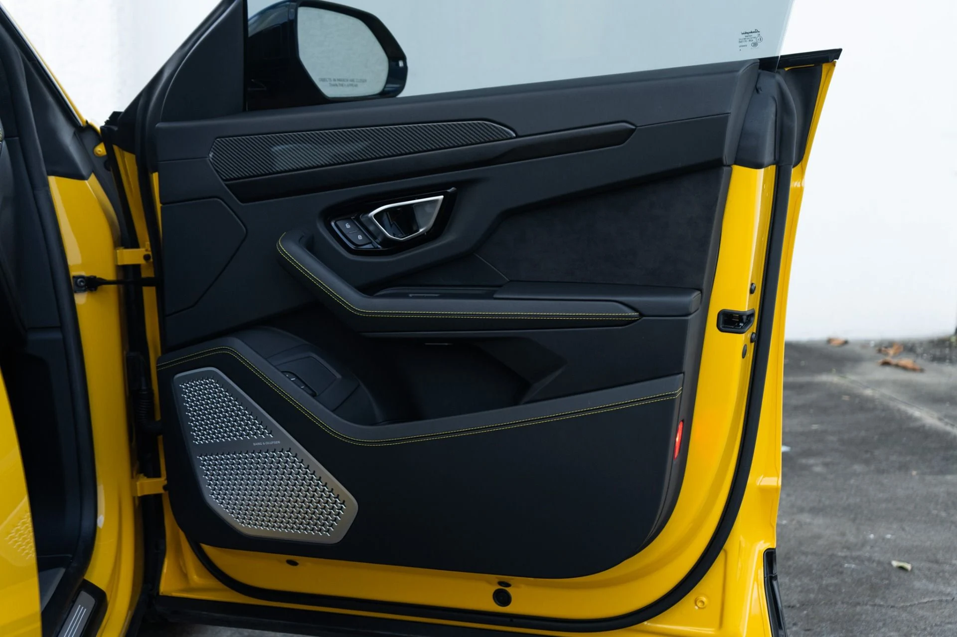 mph032_3319431229_Used_2021_Lamborghini_Urus_1770744627_68fce8ff45