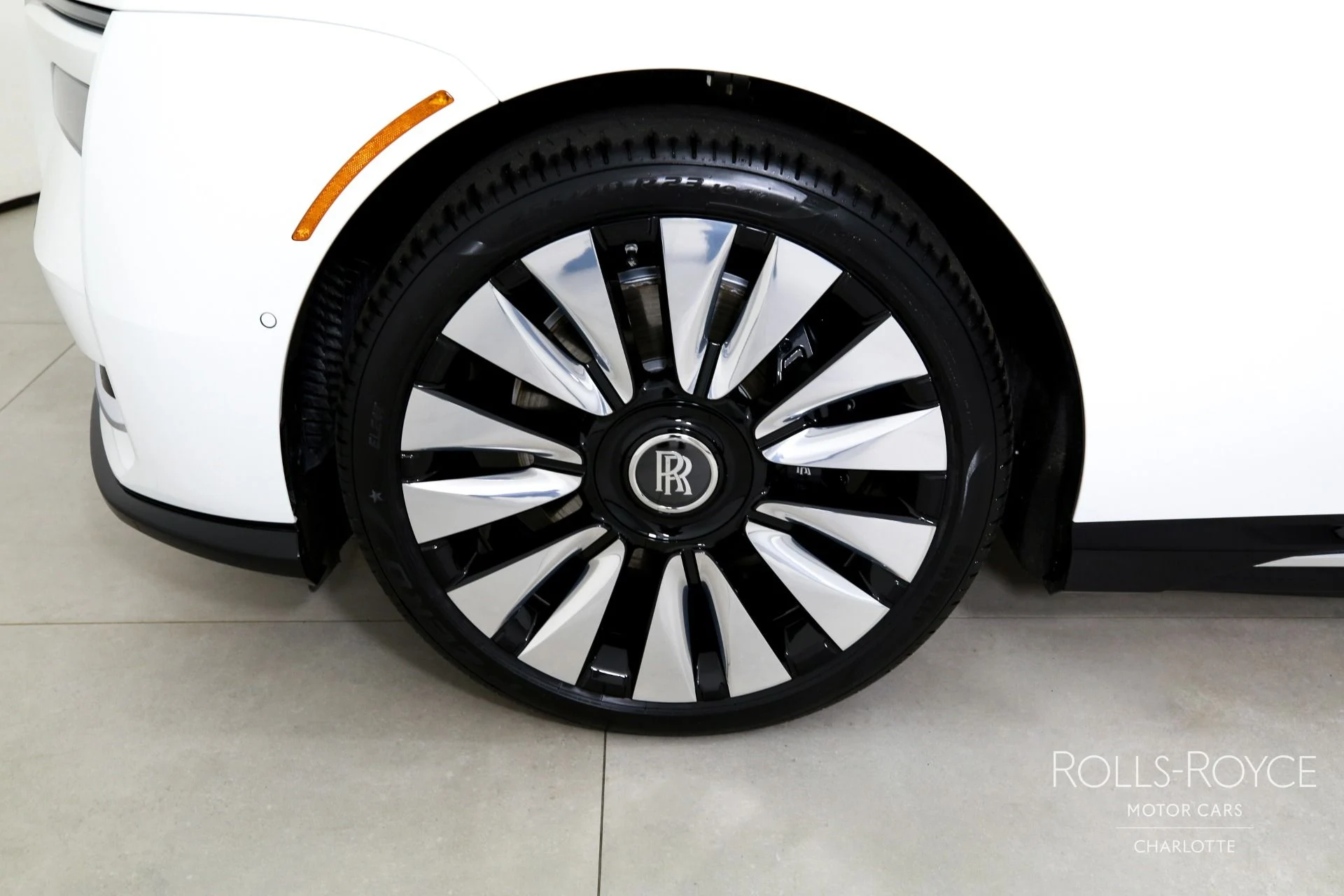 mph032_333483486_Used_2025_Rolls_Royce_Spectre_1781797119_1c6d2dbced