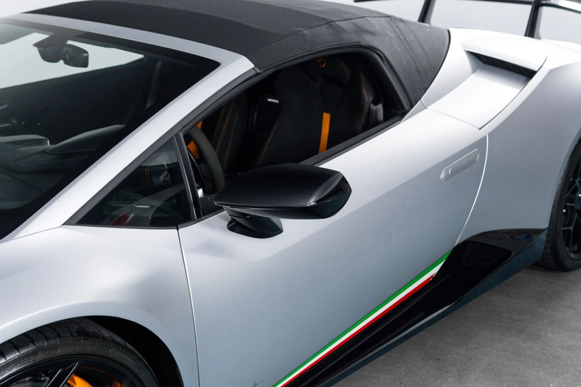 mph032_3341465348_Used_2018_Lamborghini_Huracan_Performante_Spyder_1781732323_7bf17c2ac3