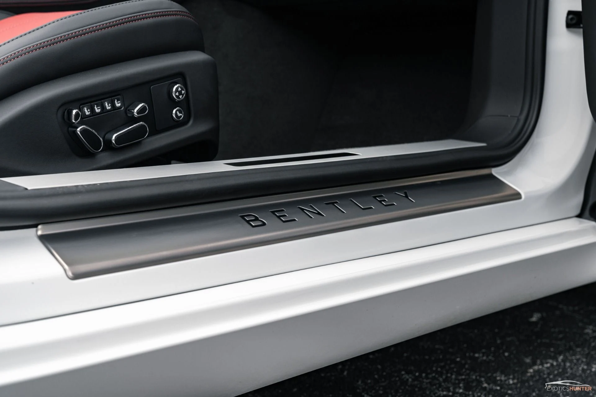 mph032_3347633809_Used_2020_Bentley_Continental_GTC_280_K_MSRP_Mulliner_Blackline_Rotating_Display_1766938877_82c5826778
