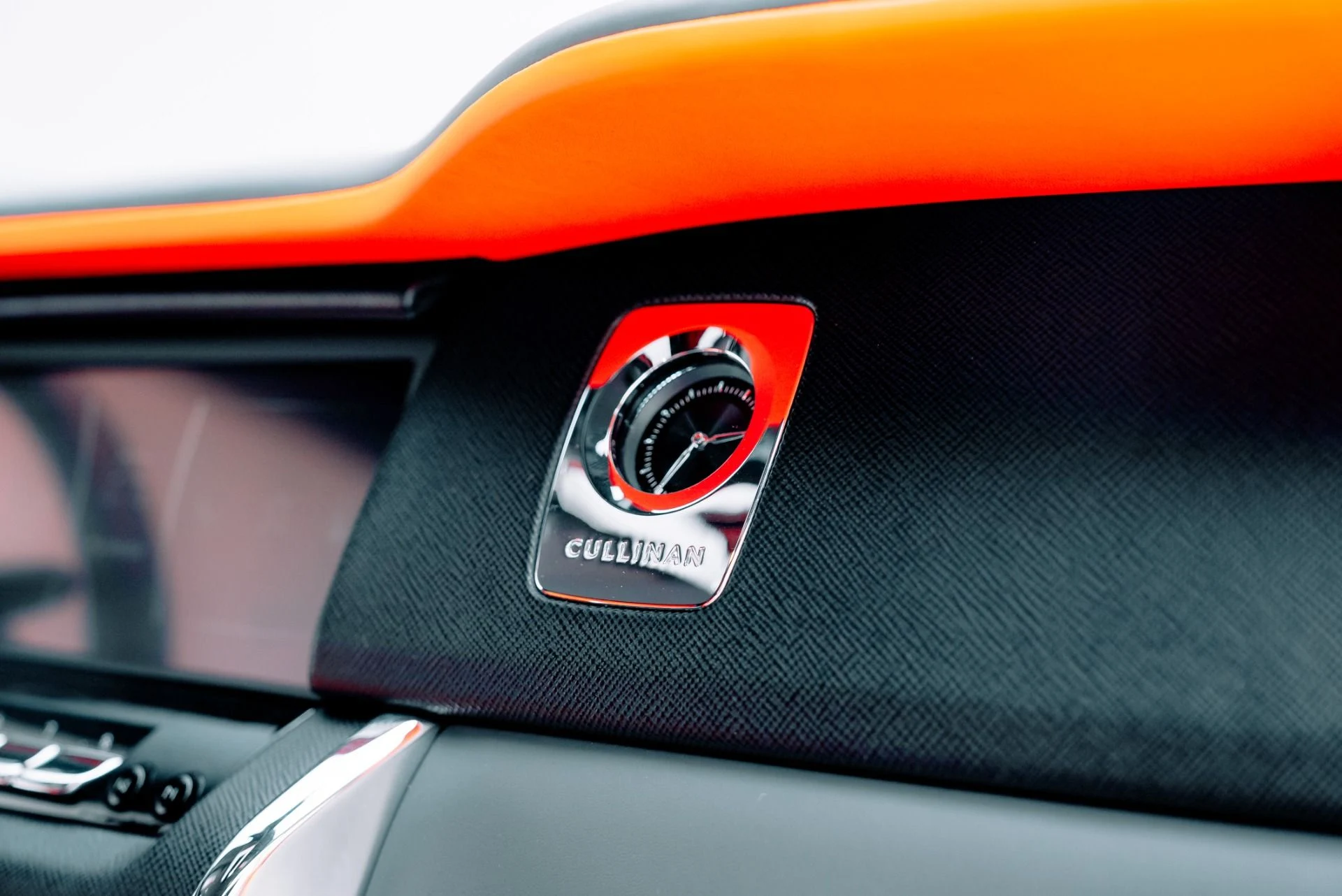 mph032_3347833306_Used_2020_Rolls_Royce_Cullinan_1764611750_16c4ed1673