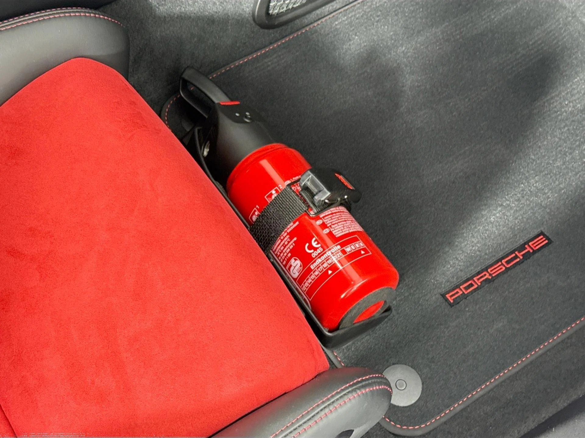 mph032_3352443934_Used_2018_Porsche_911_GT_2_RS_1784762984_4730cc0094