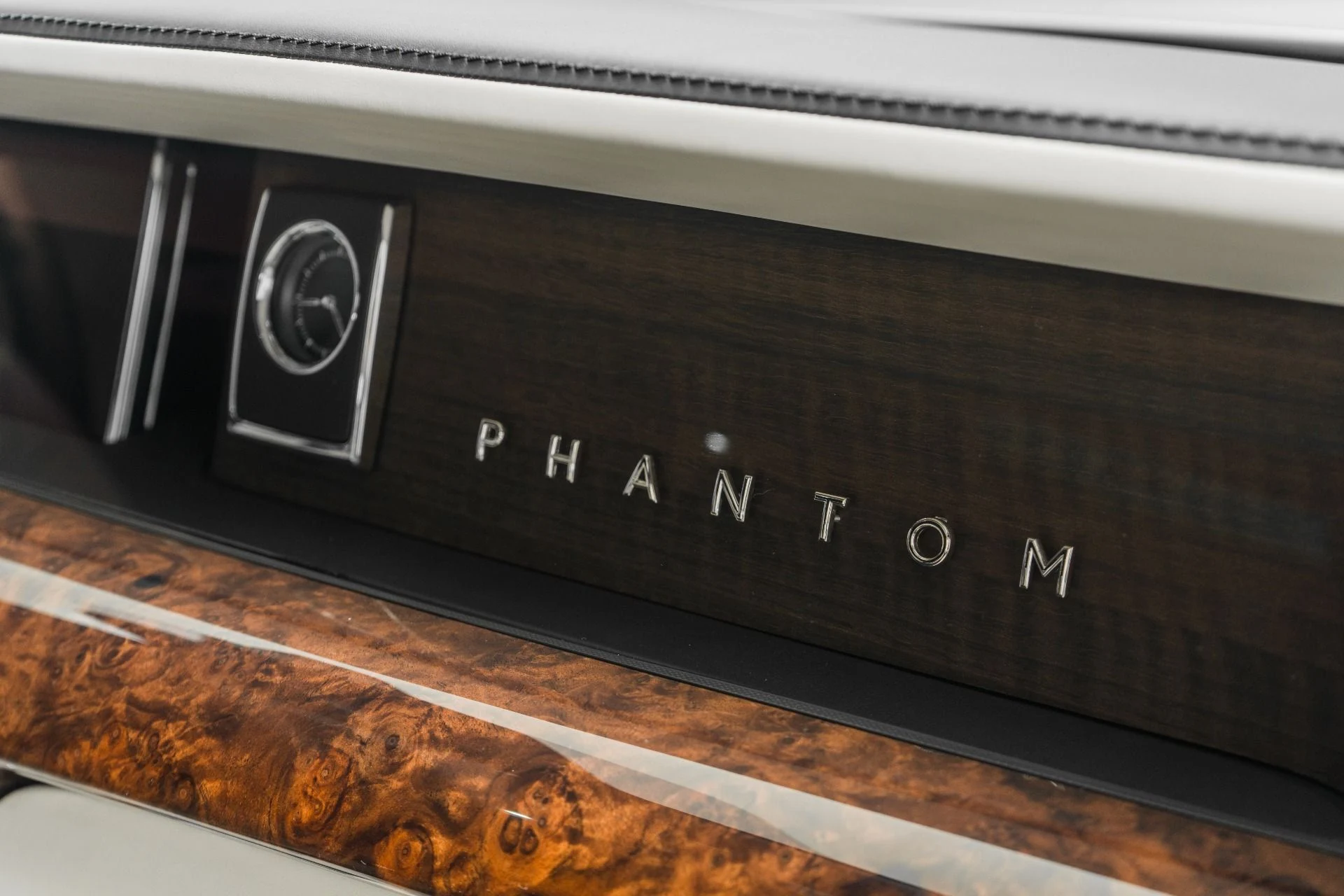 mph032_3357549198_Used_2023_Rolls_Royce_Phantom_Shooting_Star_Headliner_Very_Low_Miles_1768421489_6b27c4102e