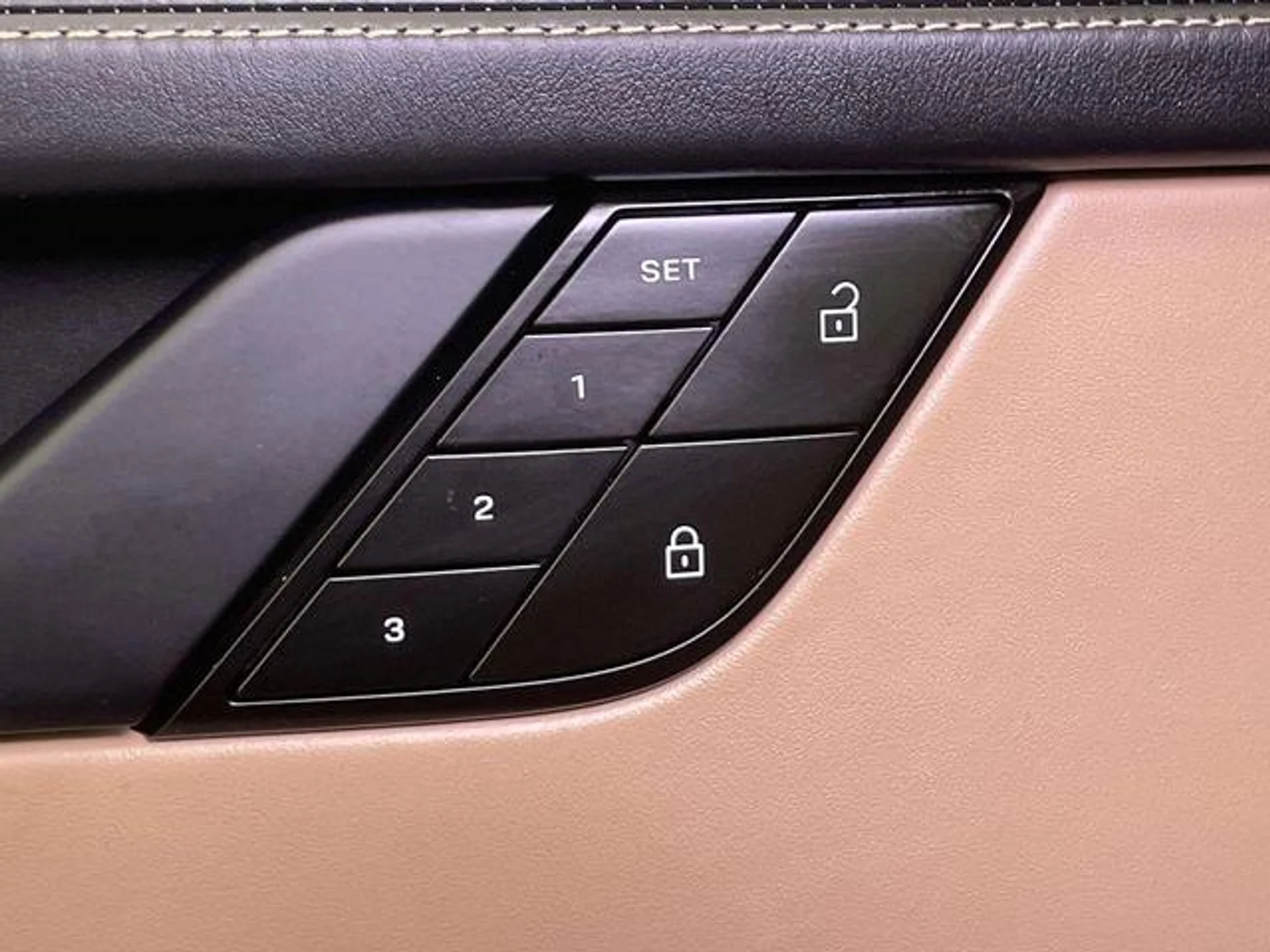 mph032_3358485125_W_Dbo_B_Gl_GXTO_Ijr_Yxz_Uj_L1_Ixm_W_Iw_0b15c85e8d