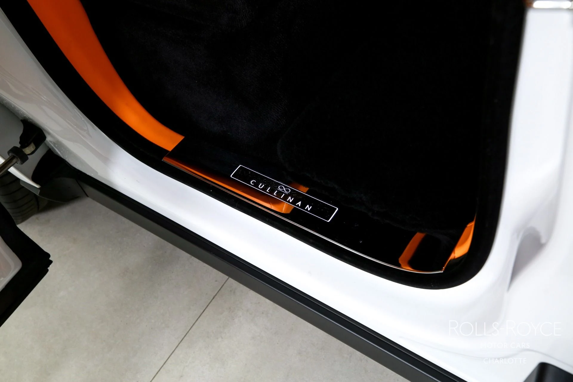 mph032_3359044906_Used_2022_Rolls_Royce_Black_Badge_Cullinan_1764197182_03dd1f2716