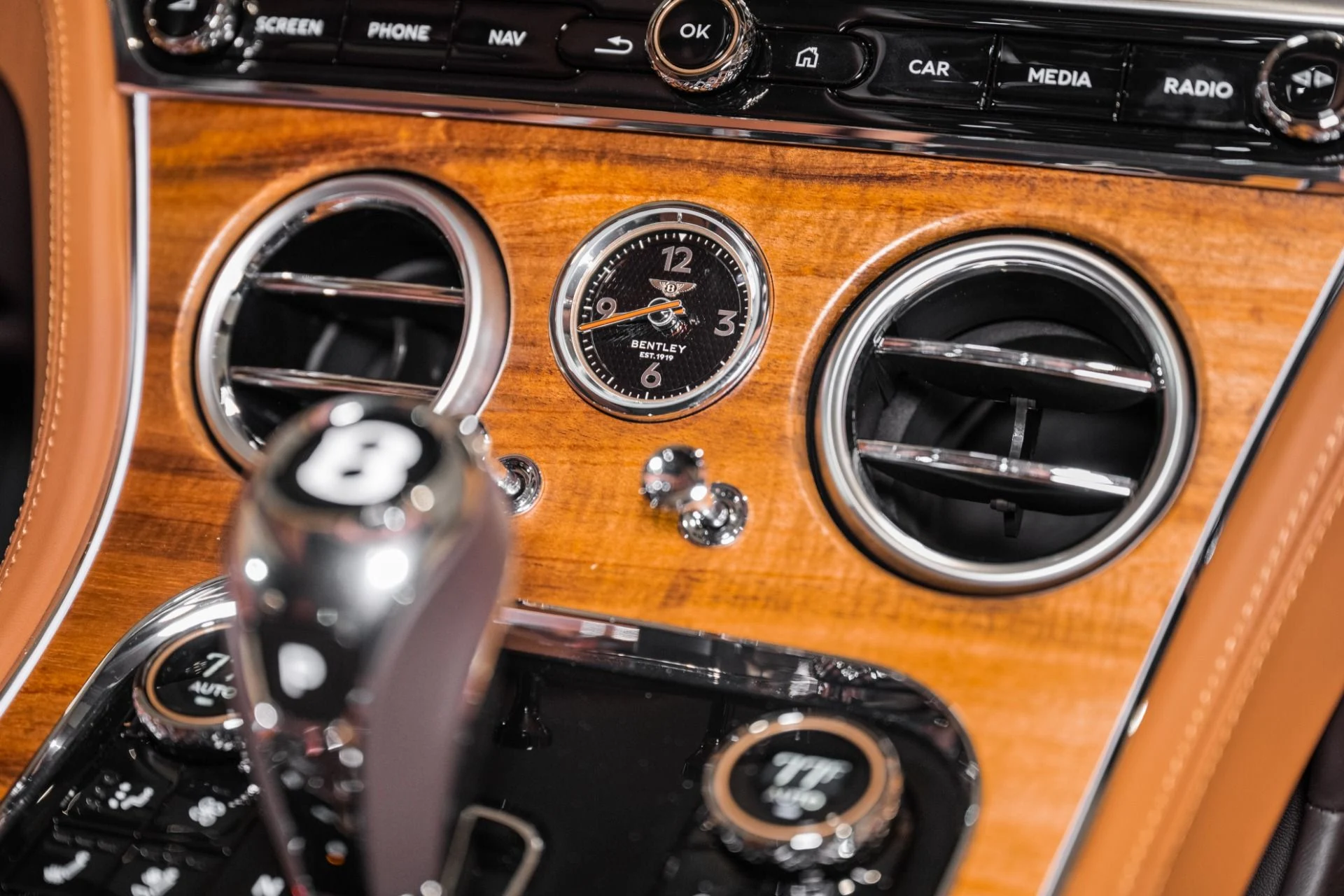 mph032_3360995568_Used_2026_Bentley_CONTINENTAL_GT_AZURE_V8_1761679827_8f8687192c
