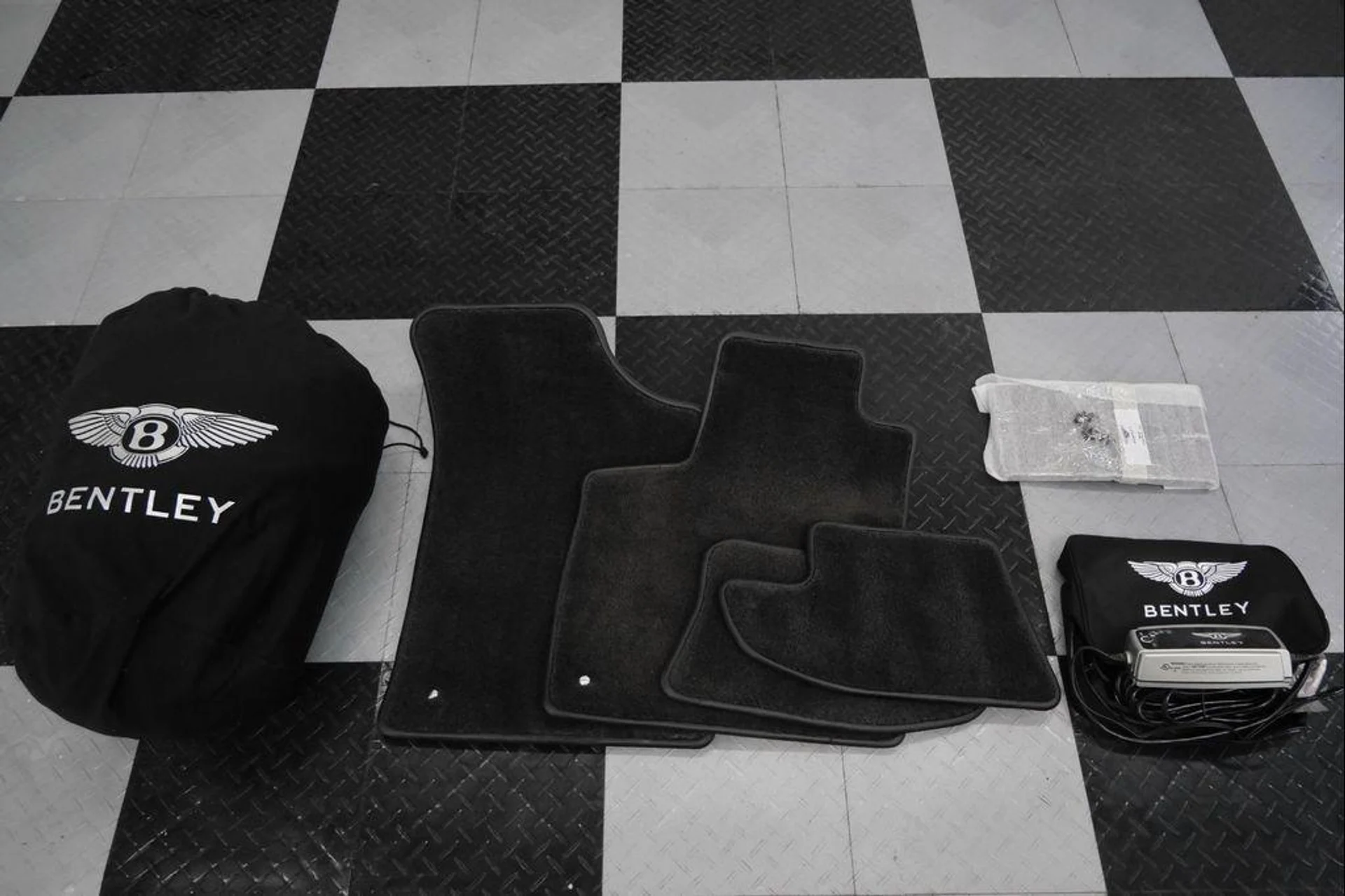 mph032_3370545815_wx_SS_Nn_VXN_Bx2_Whiuqda_CT_8_I51_Zs_c8bdcfbfd3