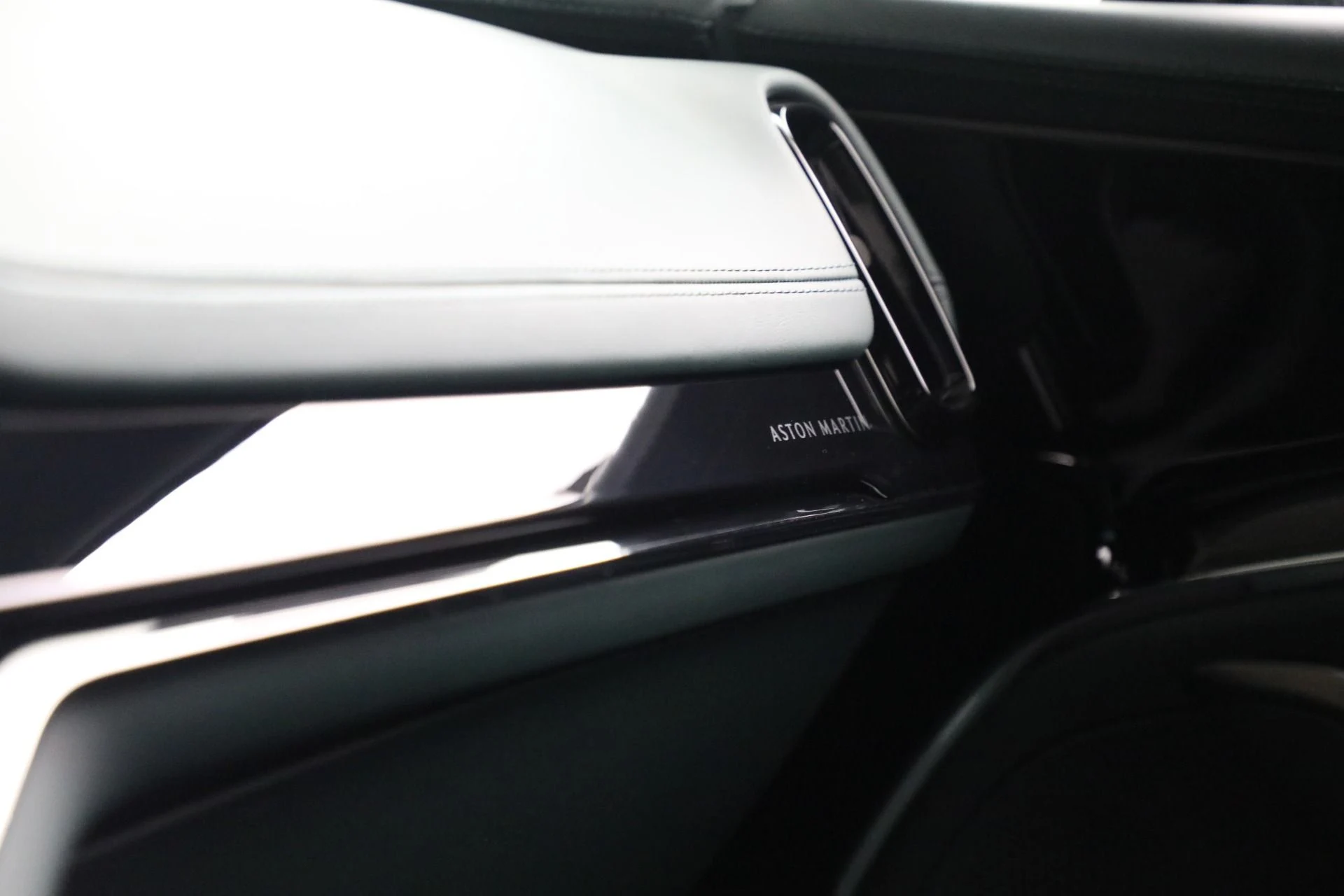 mph032_3373272323_New_2025_Aston_Martin_DBX_707_ee893187bf