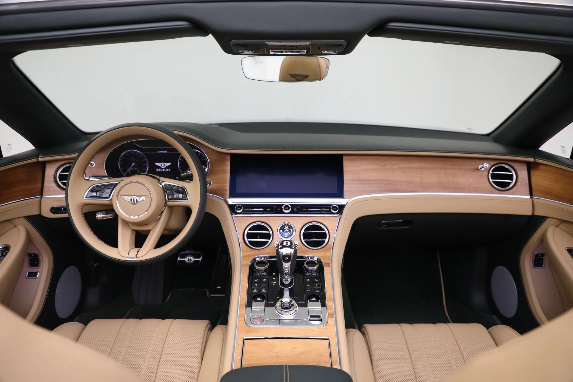 mph032_337368912_New_2024_Bentley_Continental_GTC_V8_64120ebe3c