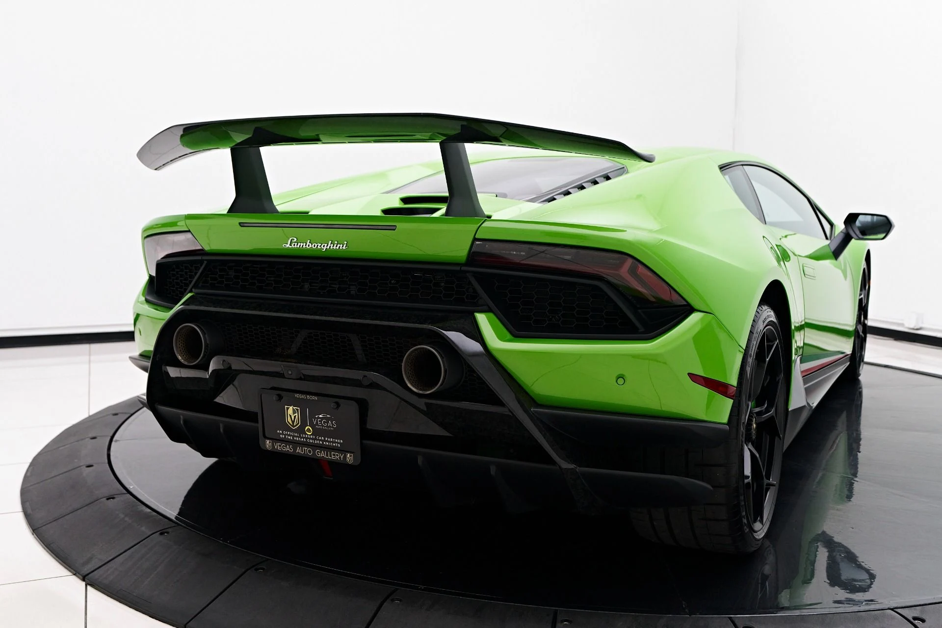 mph032_3376303111_Used_2019_Lamborghini_Huracan_Performante_1757626074_e6eb877f1d