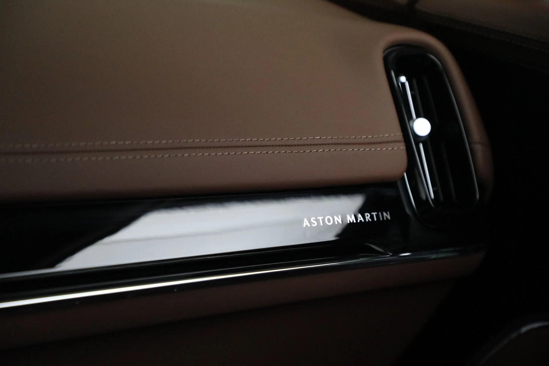 mph032_3380554381_New_2025_Aston_Martin_DBX_707_f9dc8e5eb0