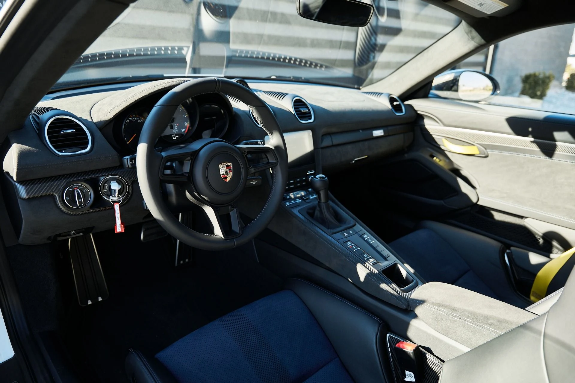 mph032_3386743921_Used_2025_Porsche_718_Cayman_GT_4_RS_1766025513_b965ea5a38