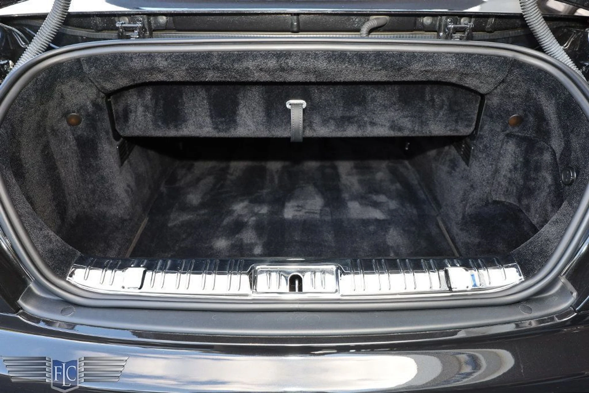 mph032_3388644387_used_2017_rolls_royce_dawn_convertible_6305_22967978_33_1024_c3d2cd20ee