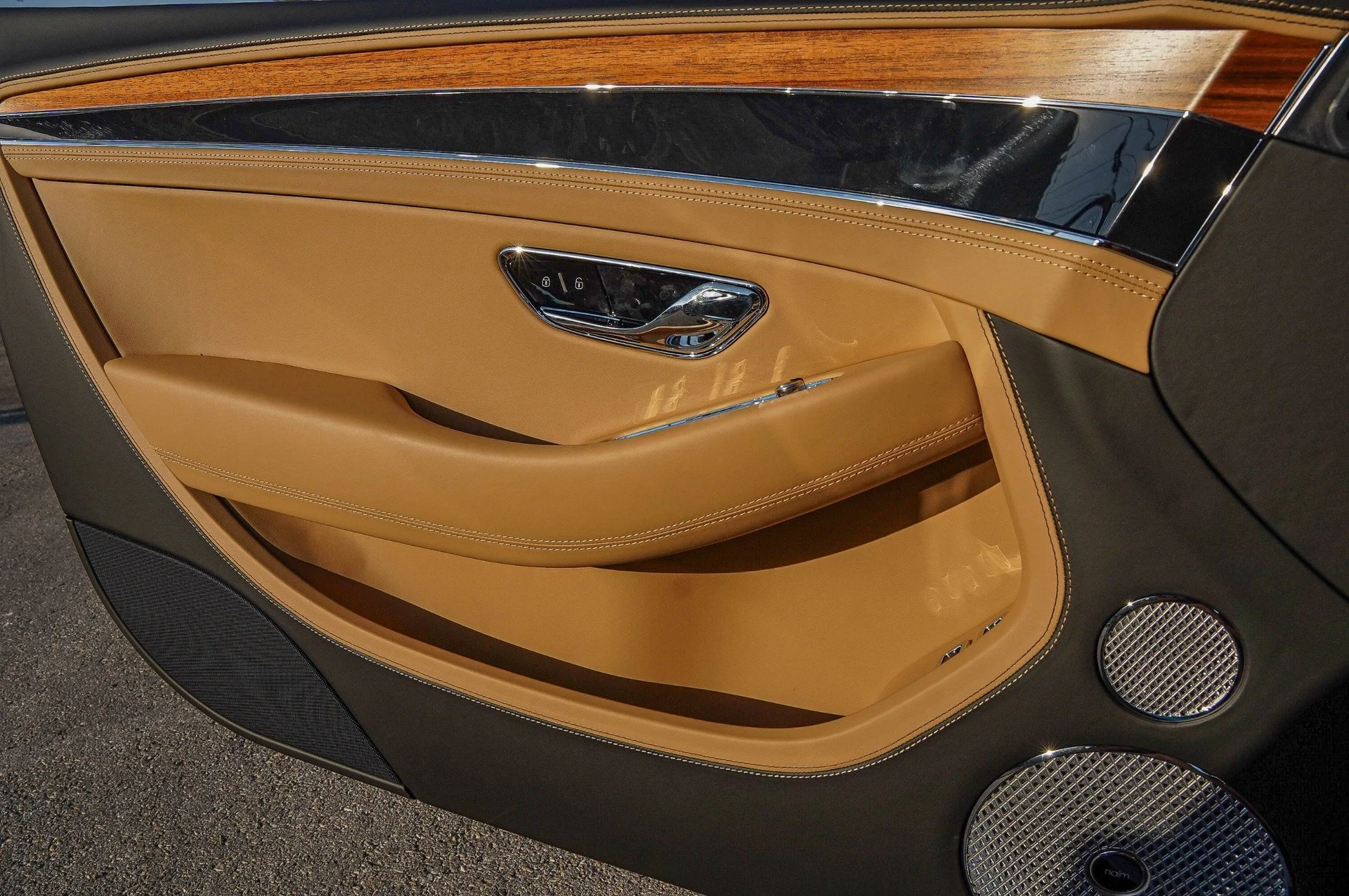 mph032_3391797407_Hi_Tech_Luxury_Imports_LLC_SCBDP_4_ZG_6_TC_025074_image_32_5e7ae2dcbe