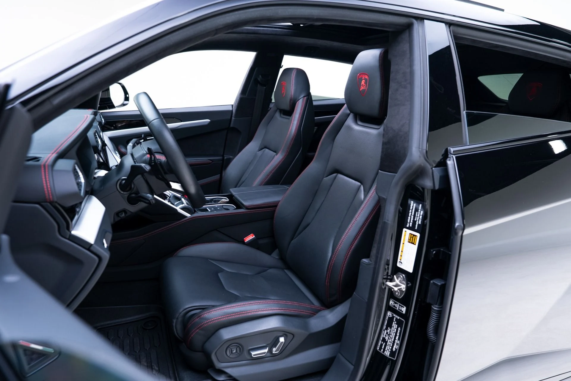 mph032_3403339661_Used_2022_Lamborghini_Urus_1769211557_d6185e3912