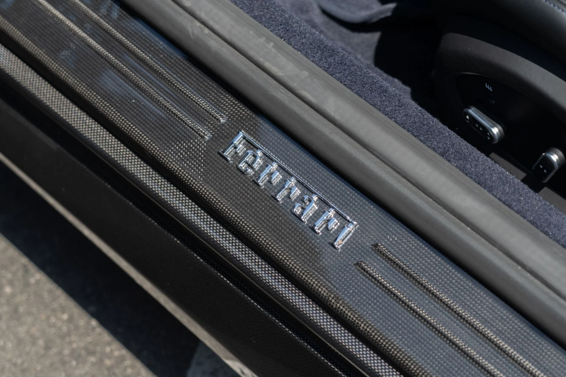 mph032_3405621819_Used_2017_Ferrari_GTC_4_Lusso_1755302053_0cbfeefb99
