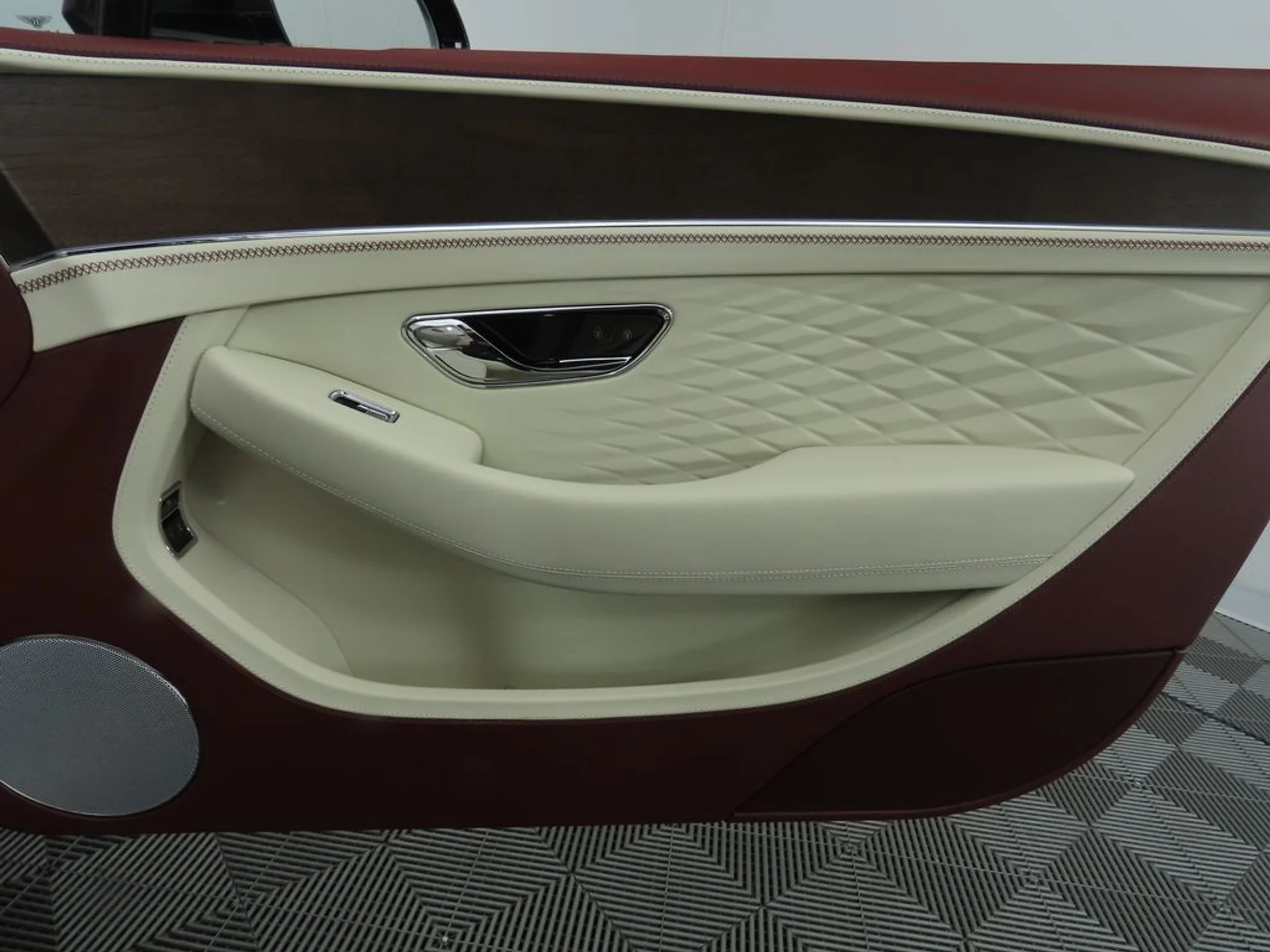 mph032_3410814076_new_2026_bentley_continental_gtc_8119_22975587_33_1024_5562836660