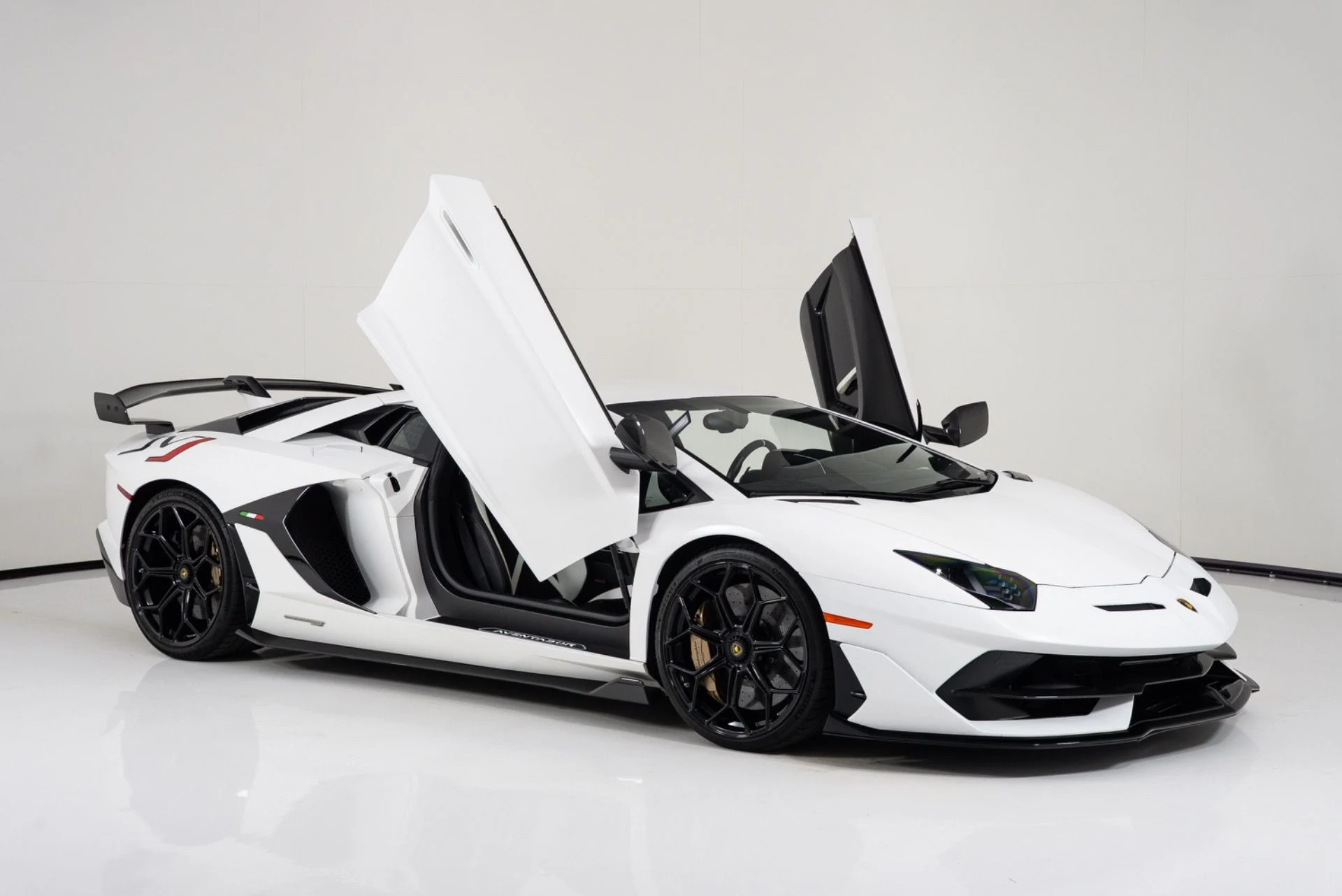 mph032_3411857986_Used_2019_Lamborghini_Aventador_SVJ_1782851543_78d814af28