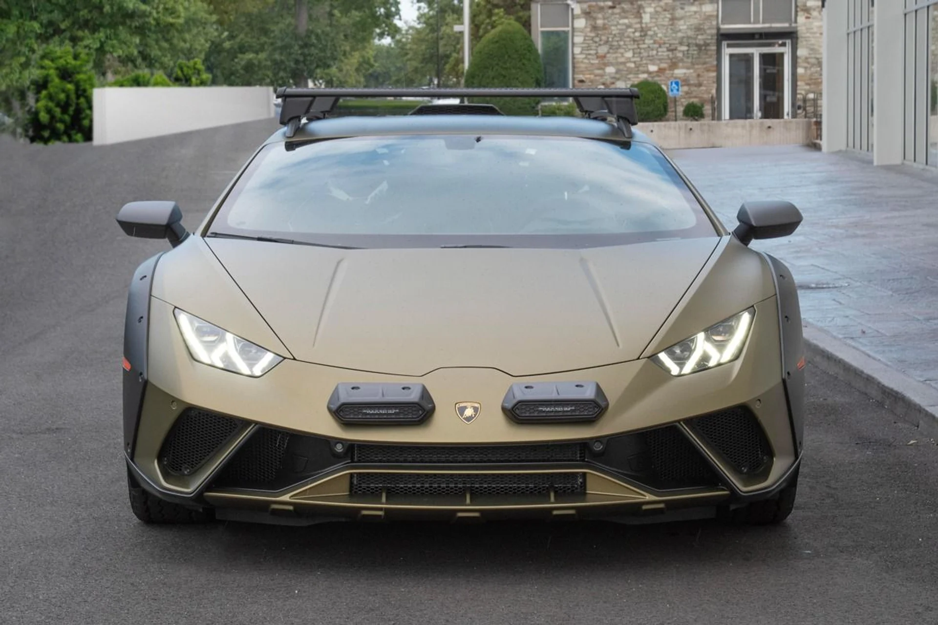 mph032_3422548547_Used_2023_Lamborghini_Huracan_Sterrato_1769868826_f85a76620a