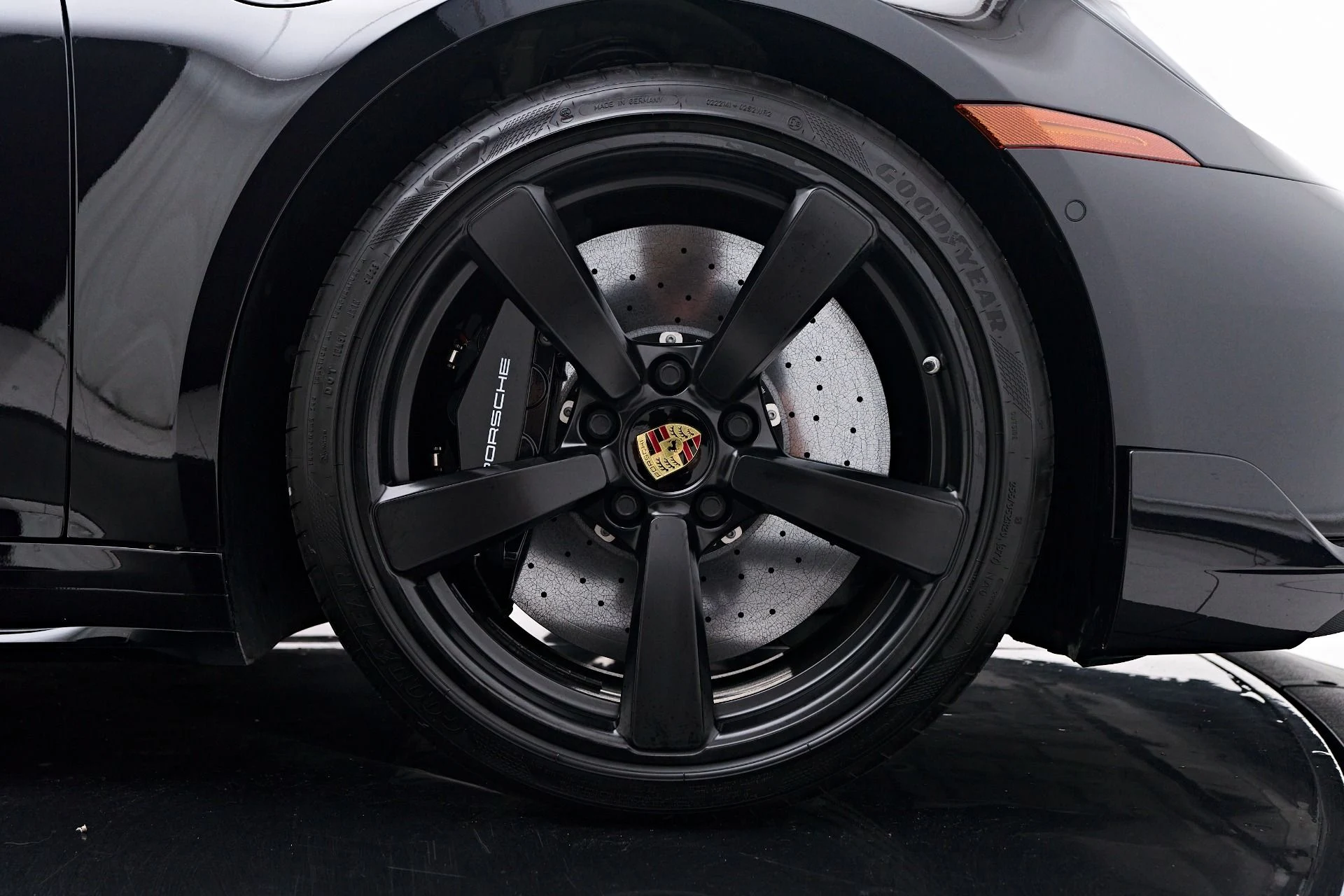 mph032_3432142436_Used_2024_Porsche_911_Turbo_S_1758674574_05ff35f9f8
