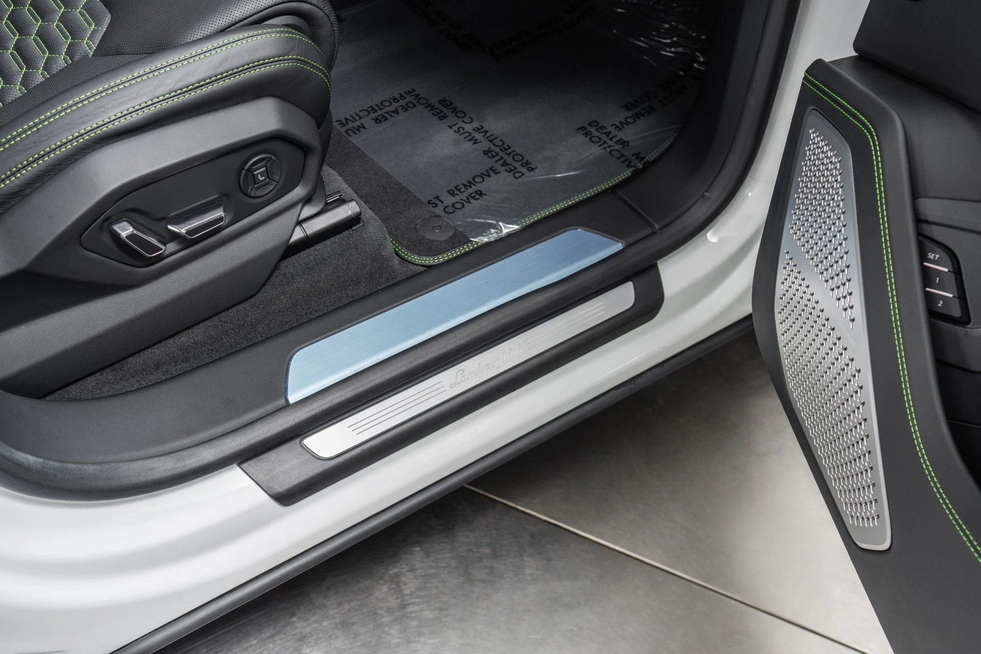 mph032_3442706767_Used_2021_Lamborghini_Urus_Q_Citura_interior_Ventilated_Front_Seats_with_Massage_1772724519_1be4ad2fe0