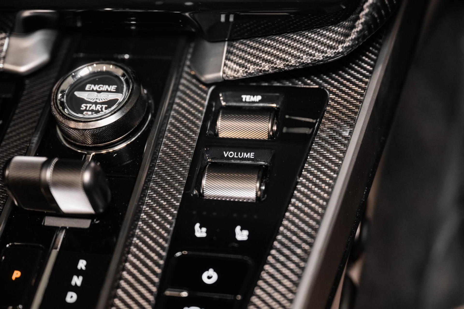mph032_3445639894_New_2026_Aston_Martin_Vanquish_Volante_1783526001_7a148039e0