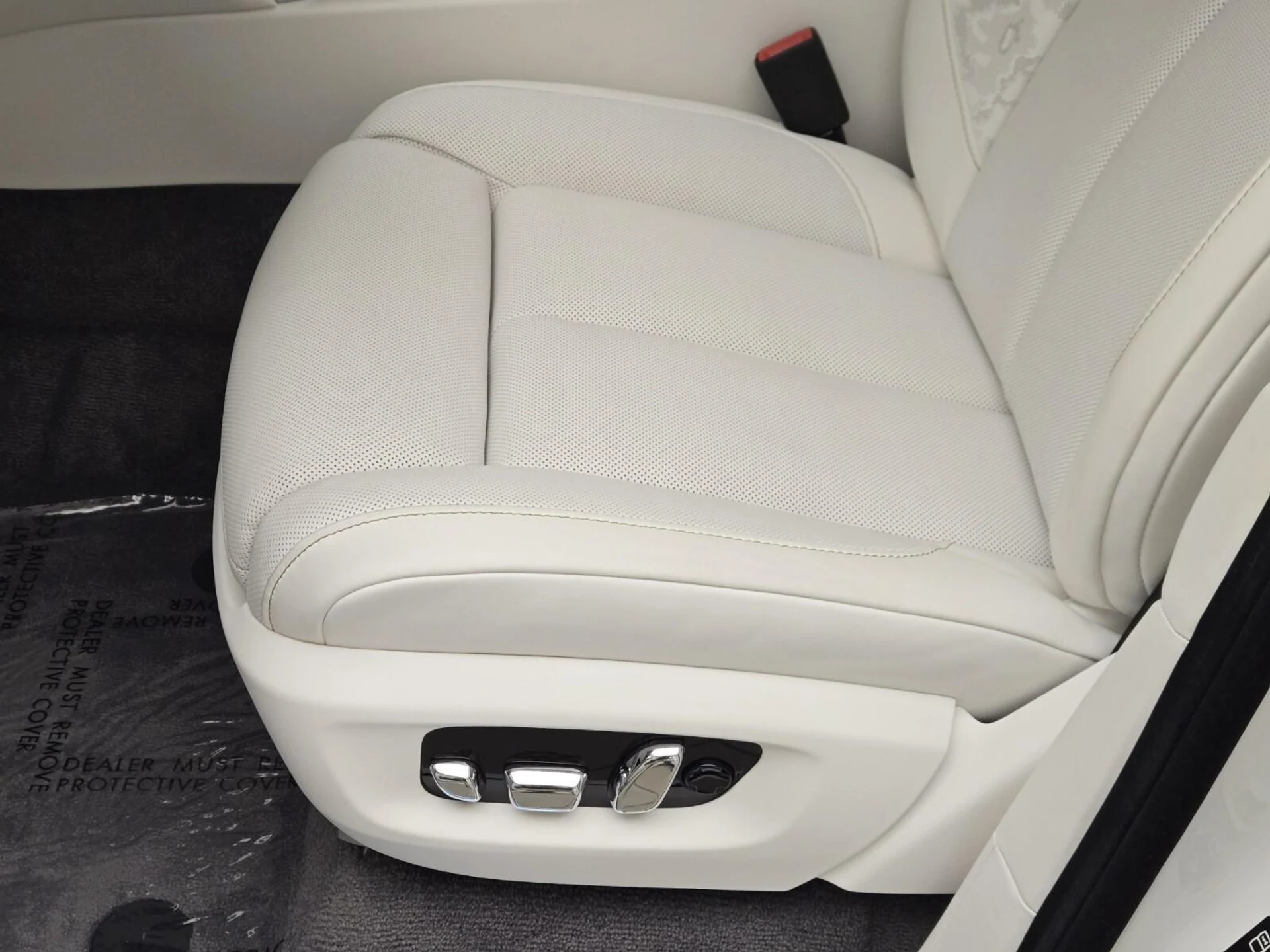 mph032_3445717726_New_2027_Rolls_Royce_Cullinan_1792818912_3979b596d7